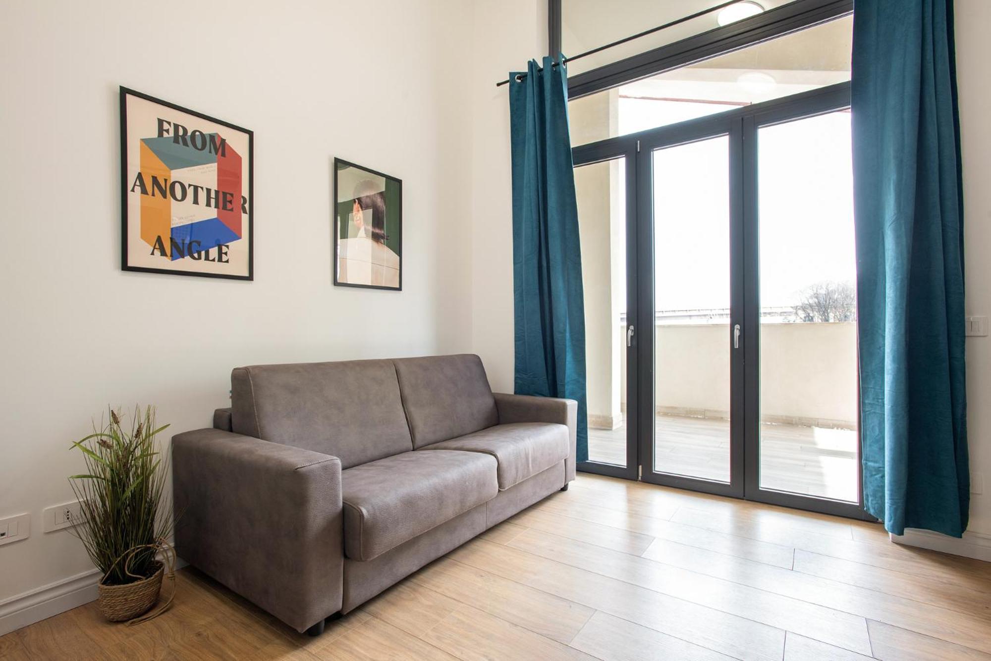 Urban Oasis With Balcony And Free Private Parking Apartment Rome