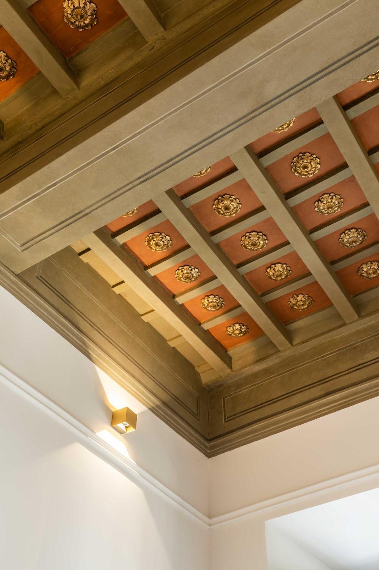 Palazzo Raggi Luxury Apartment Rome