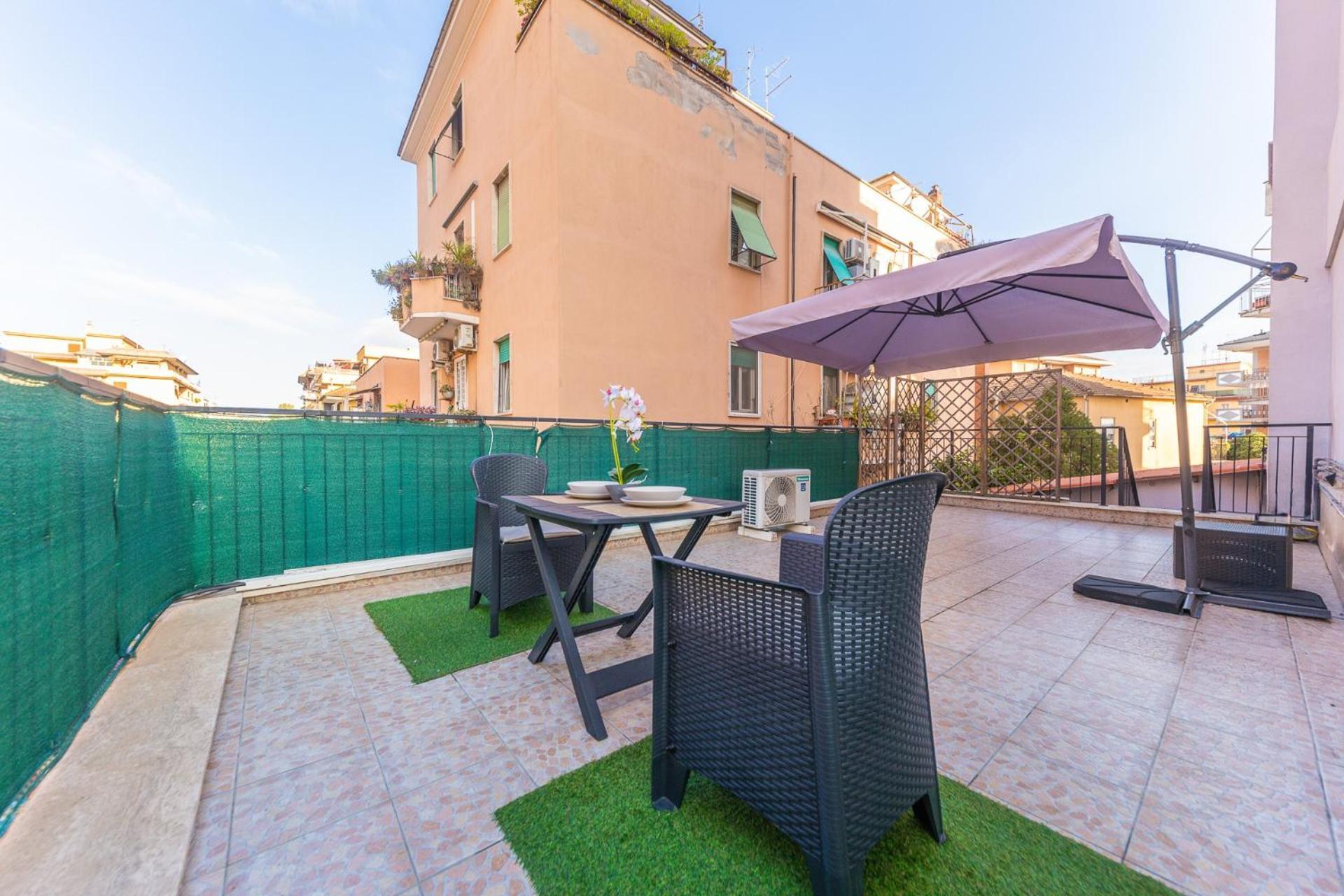 Apartment Bilocale Indipendente Con Terrazzo Esclusivo A Due Passi Dalla Metro Di Roma