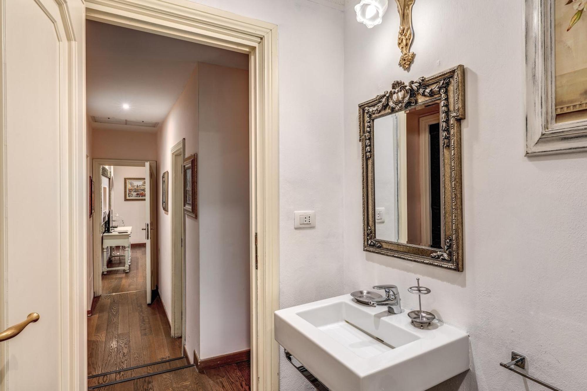 Apartment Crispi Little 1 Rome