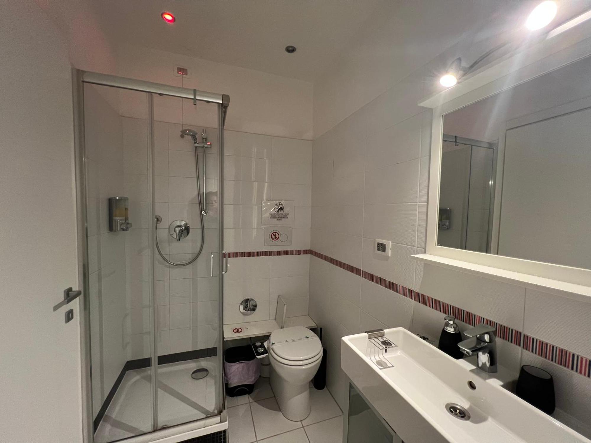 Whatshouse 3* Rome