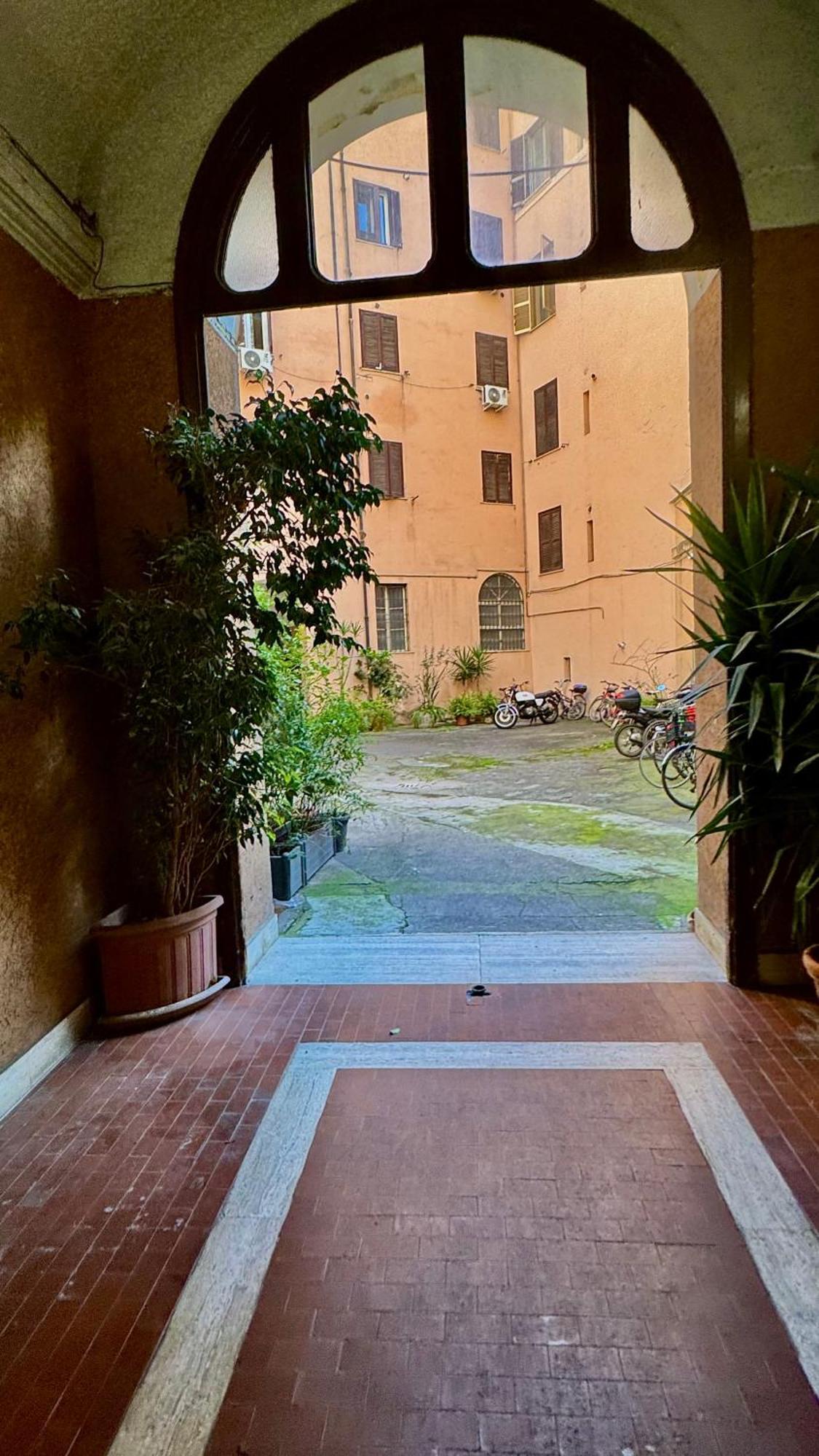 Vlad House, Close The Colosseum Appartement *