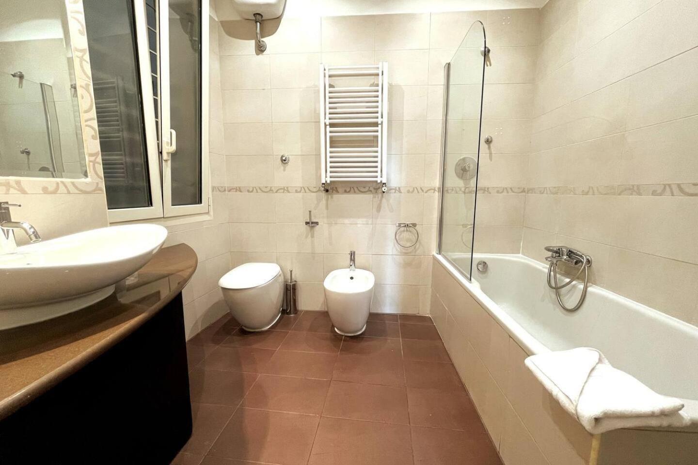 Spacious And Bright Appartement *