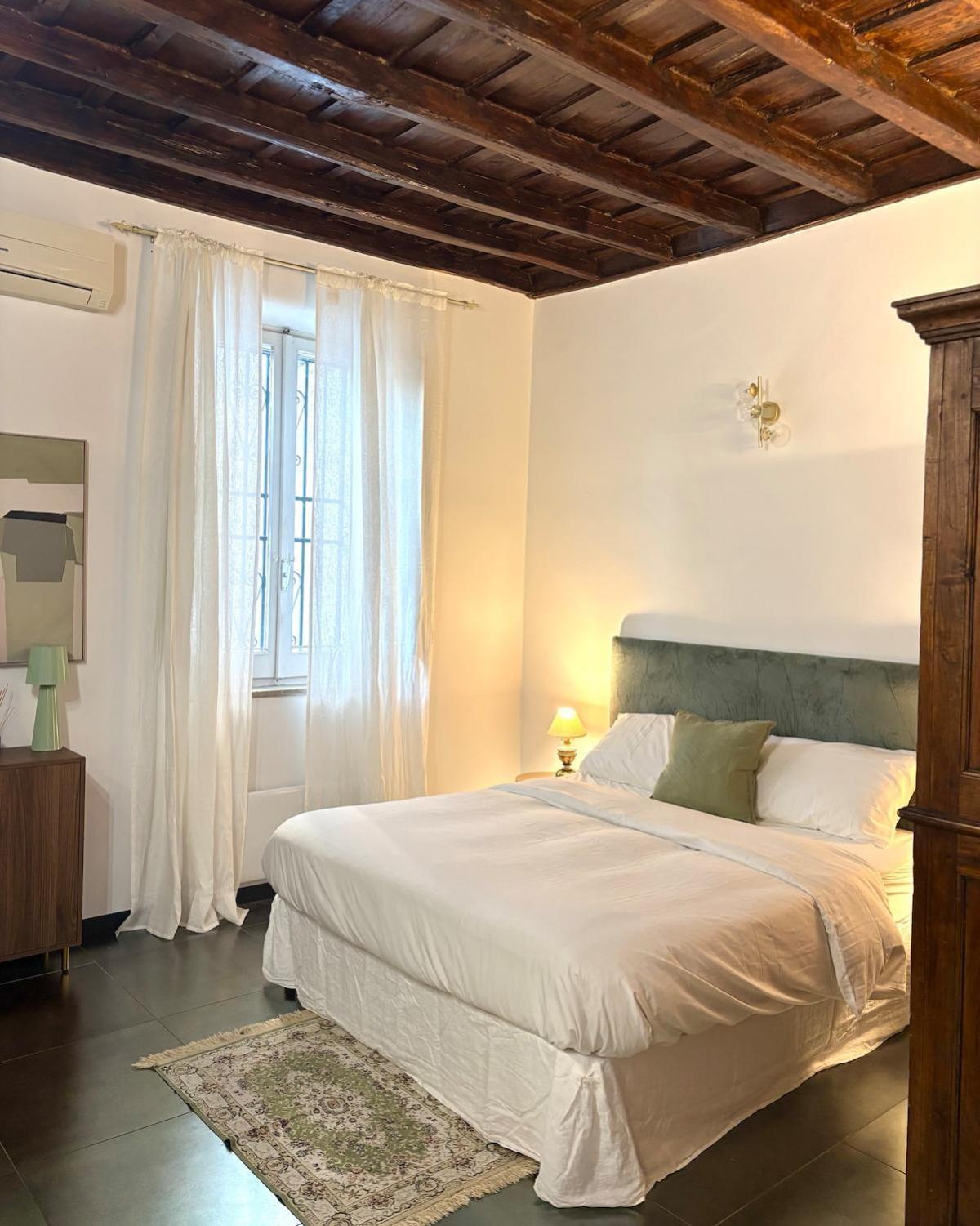 Elegant In Rome's Historic Center *