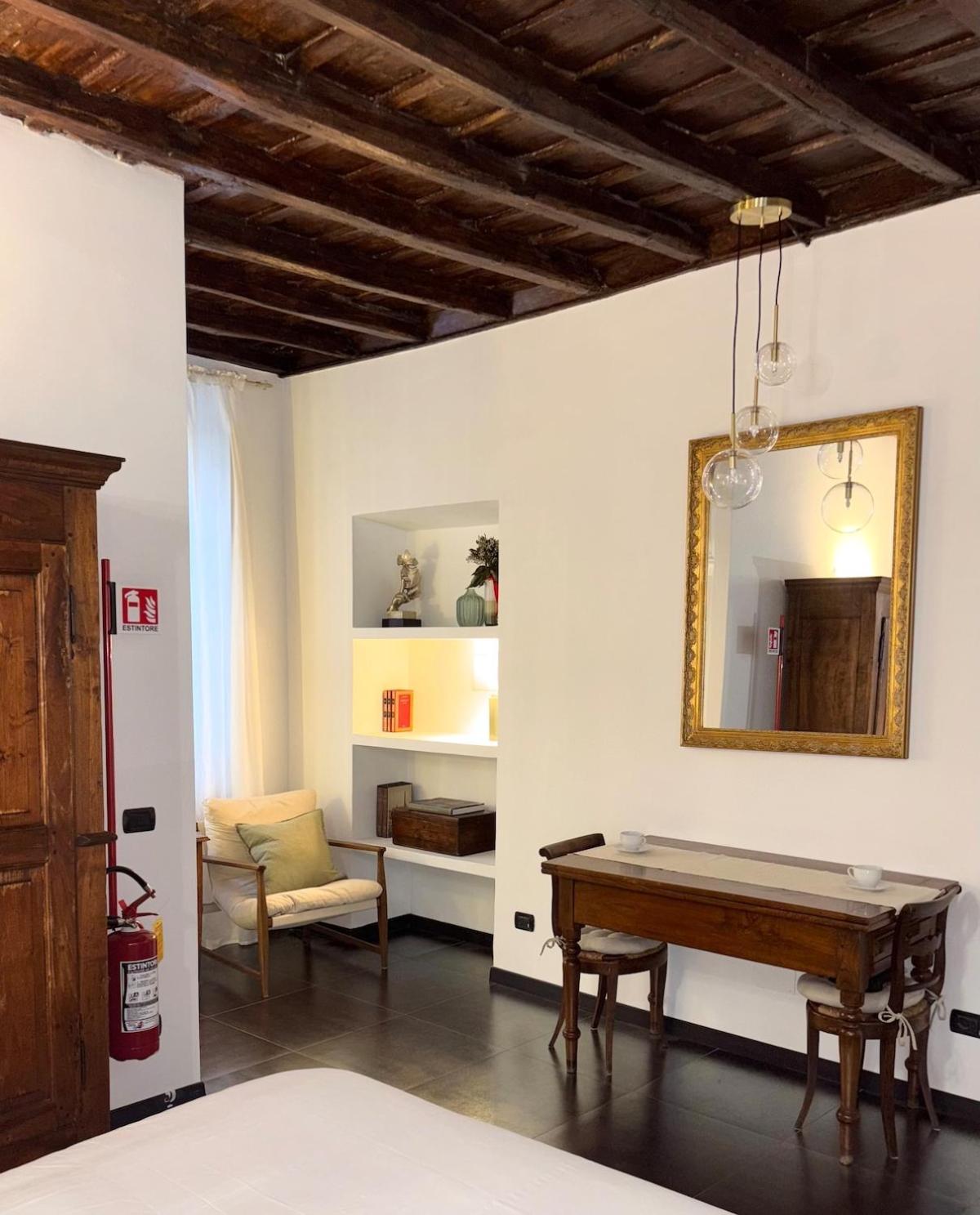Elegant In Rome's Historic Center