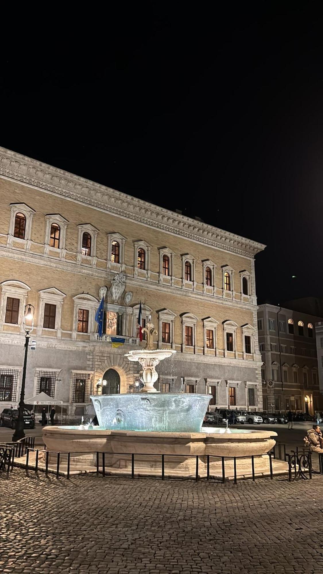 Elegant In Rome's Historic Center Apartment