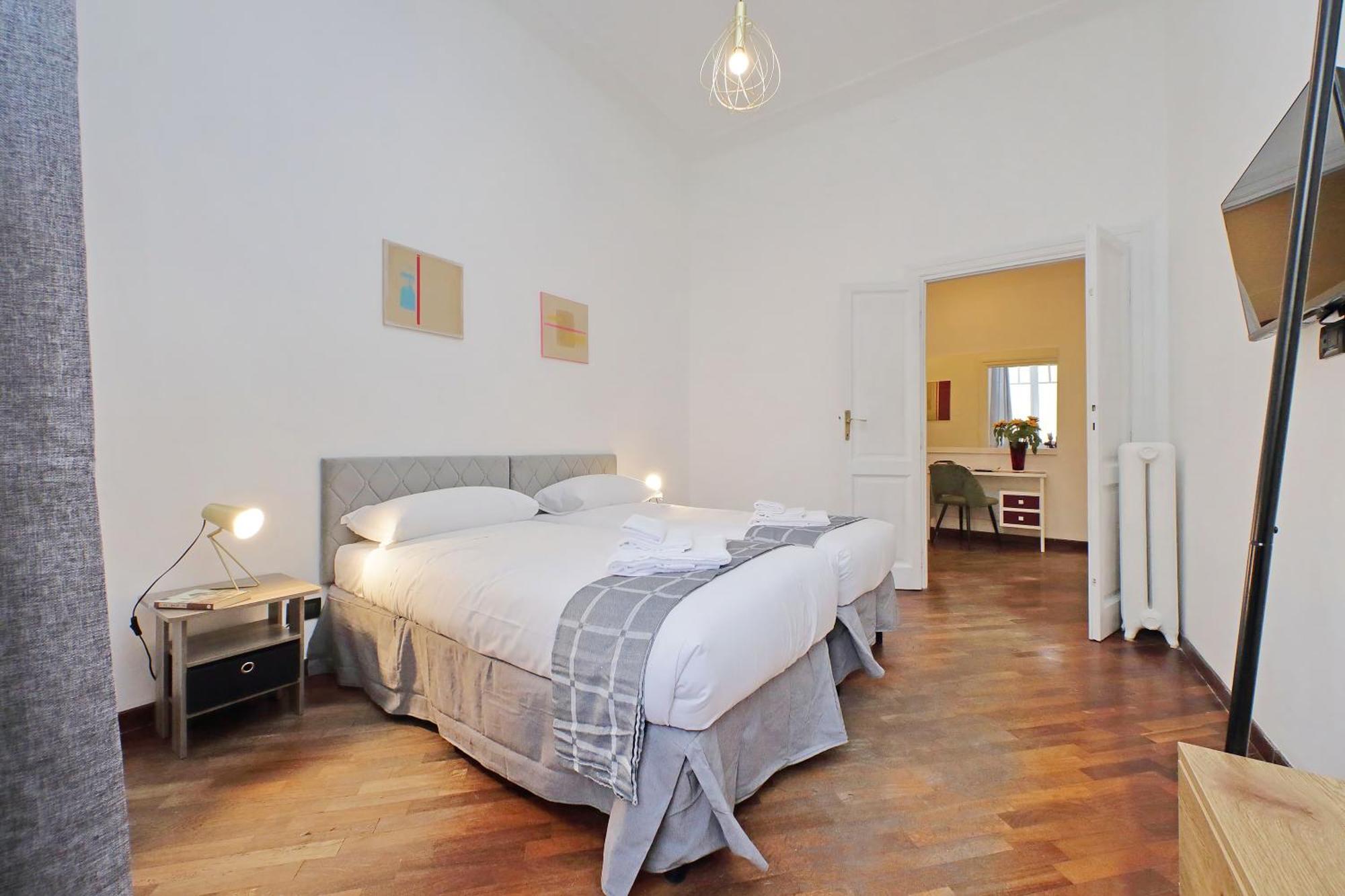 4bnb - Giant Giuliana Vatican Museum Apartment