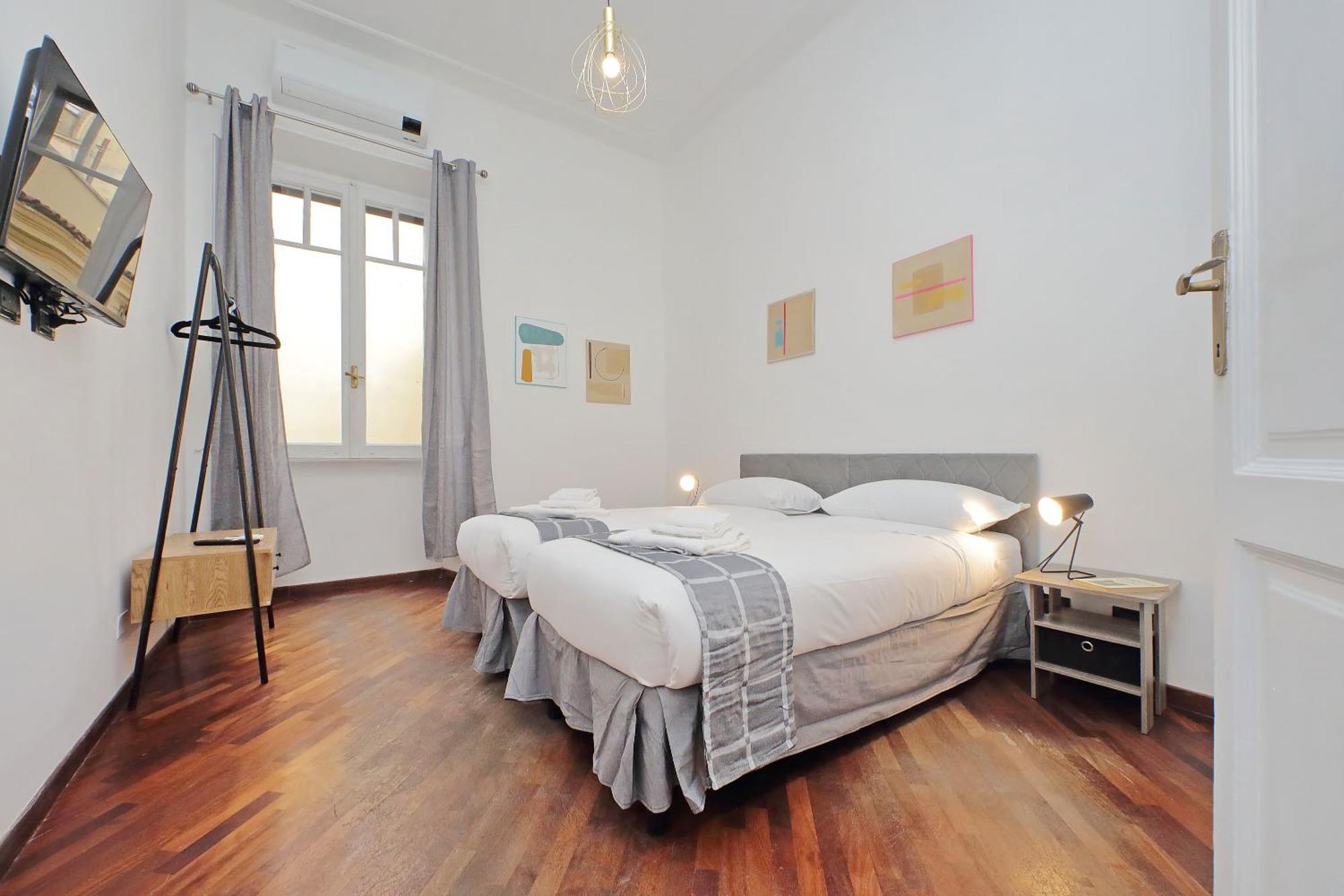 4bnb - Giant Giuliana Vatican Museum Apartment