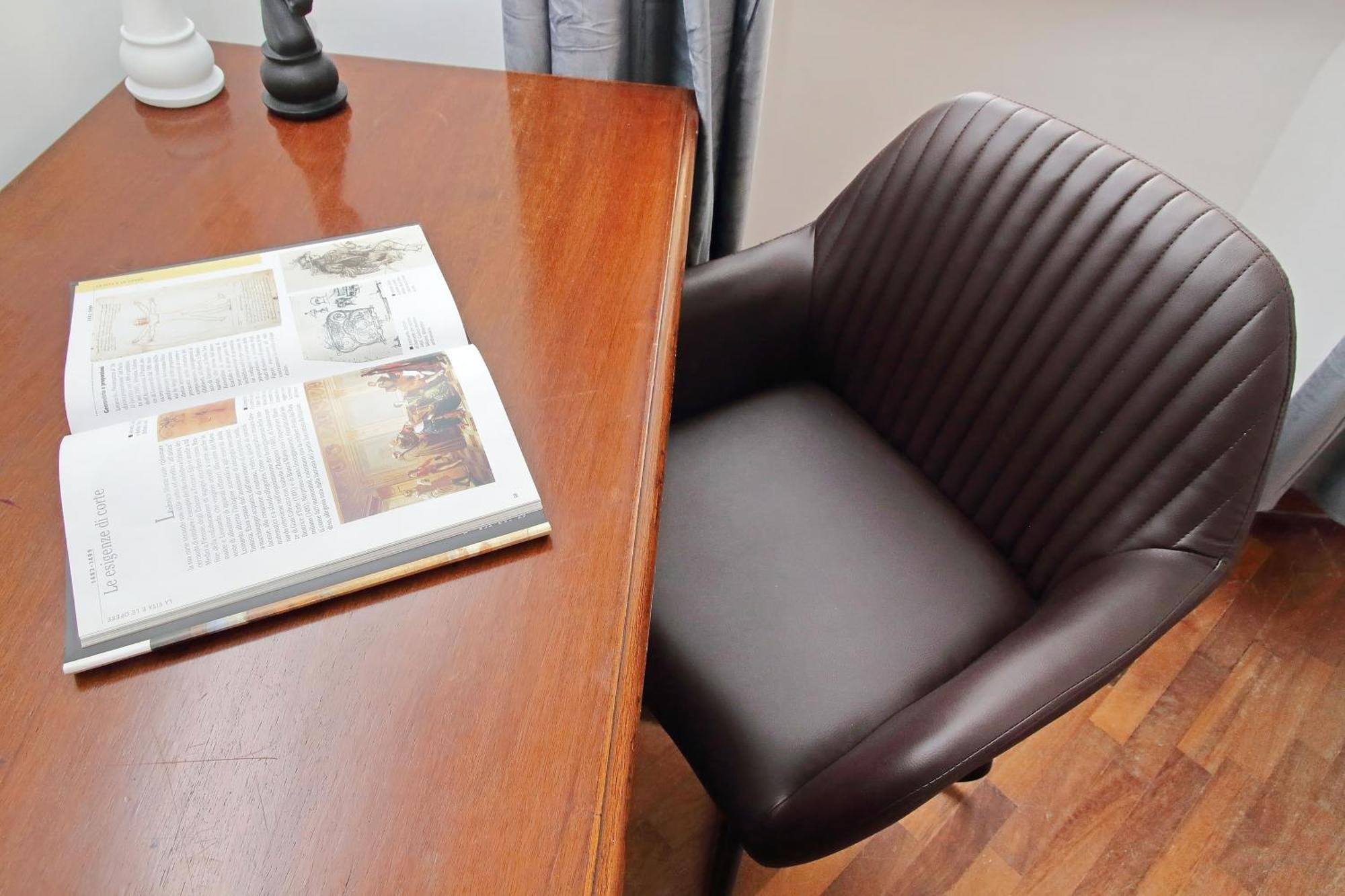 4bnb - Giant Giuliana Vatican Museum Apartment