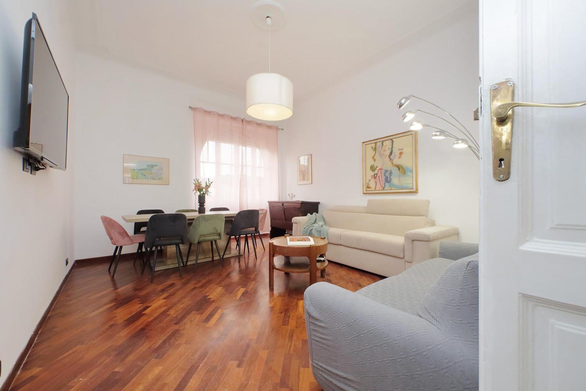 4bnb - Giant Giuliana Vatican Museum Apartment