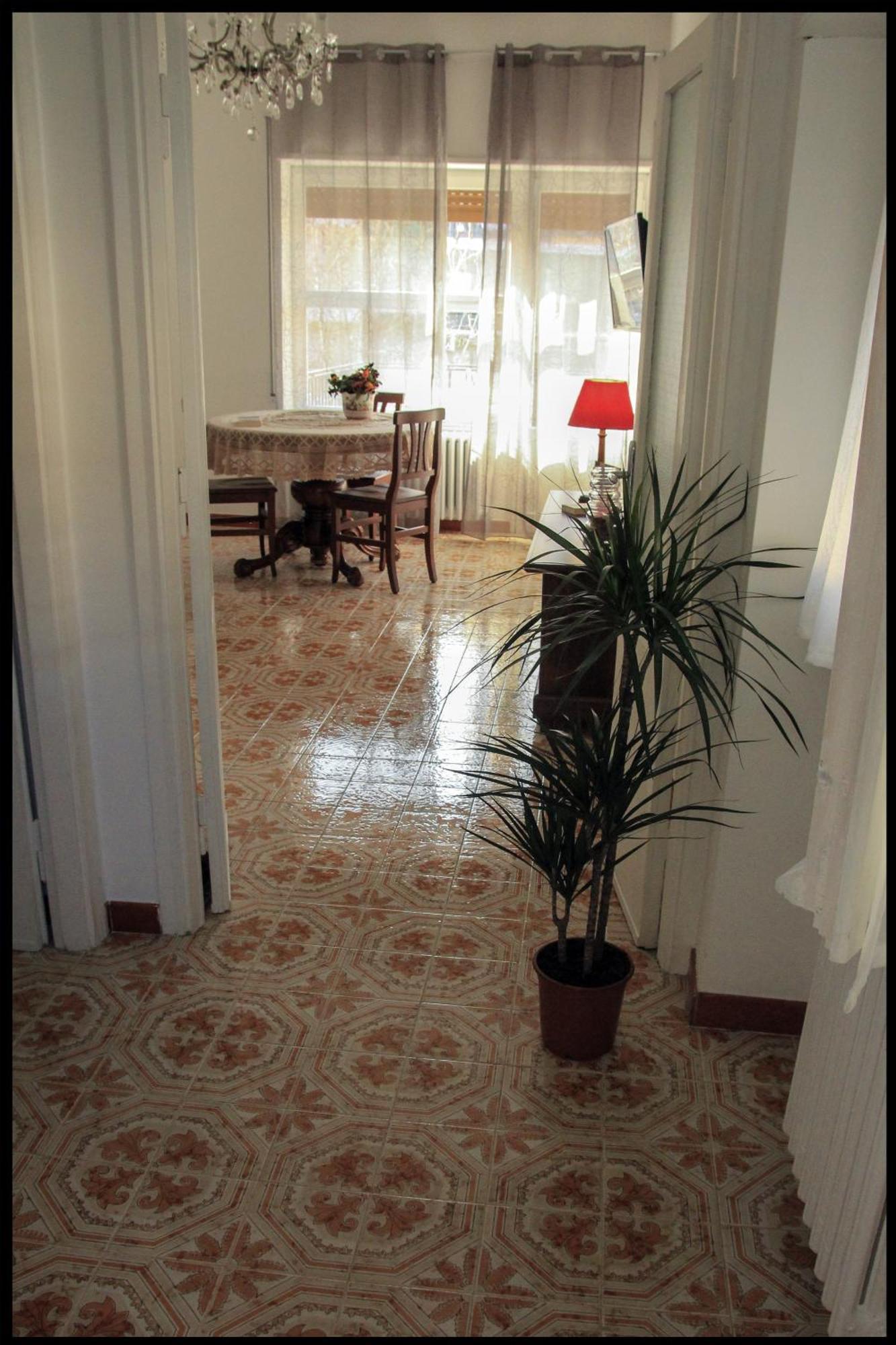 Domus Vacanze - Qui Staremo Bene * Roma