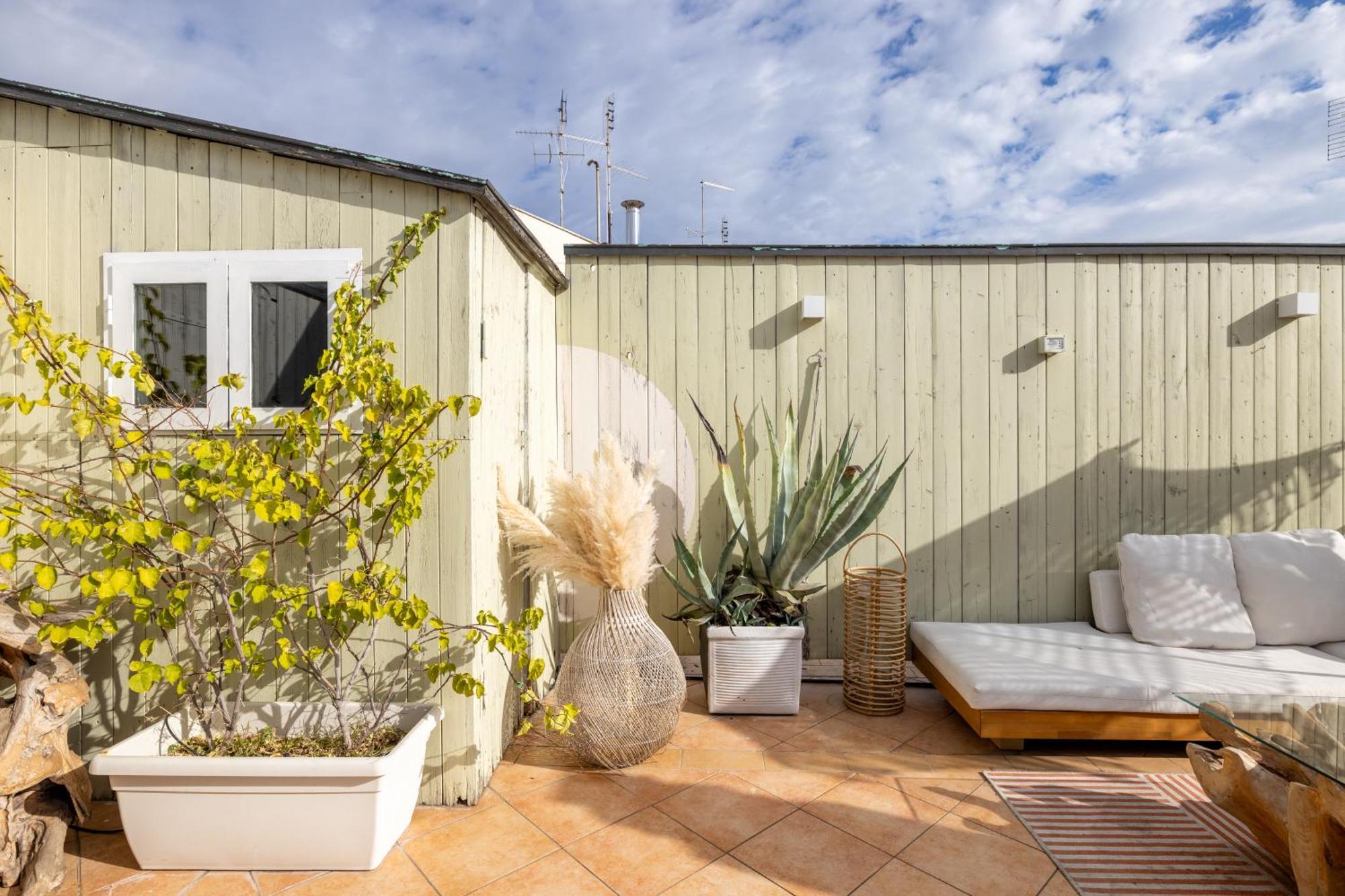 Aria Penthouse & Garden Apartment Rome