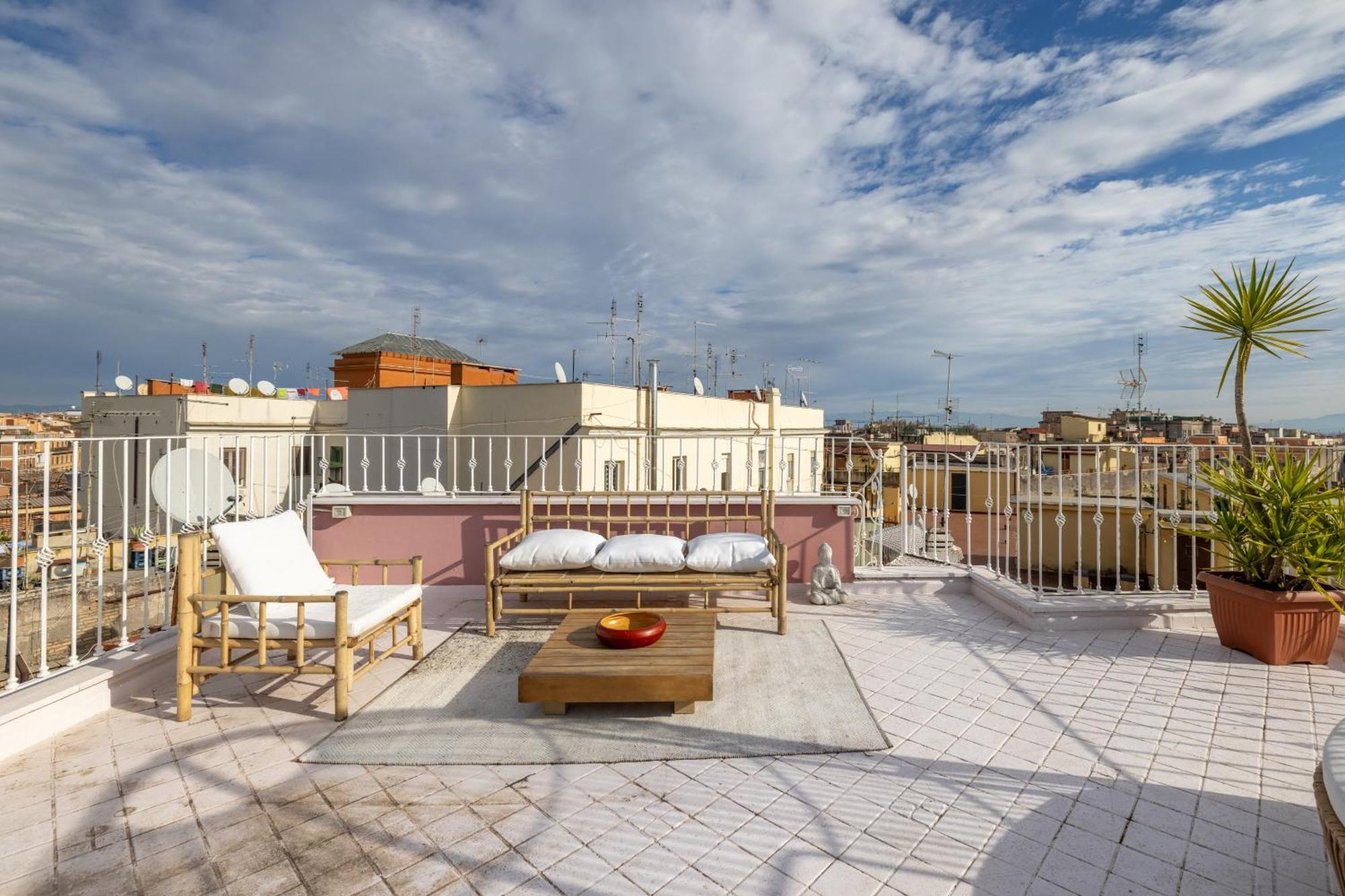 Aria Penthouse & Garden *