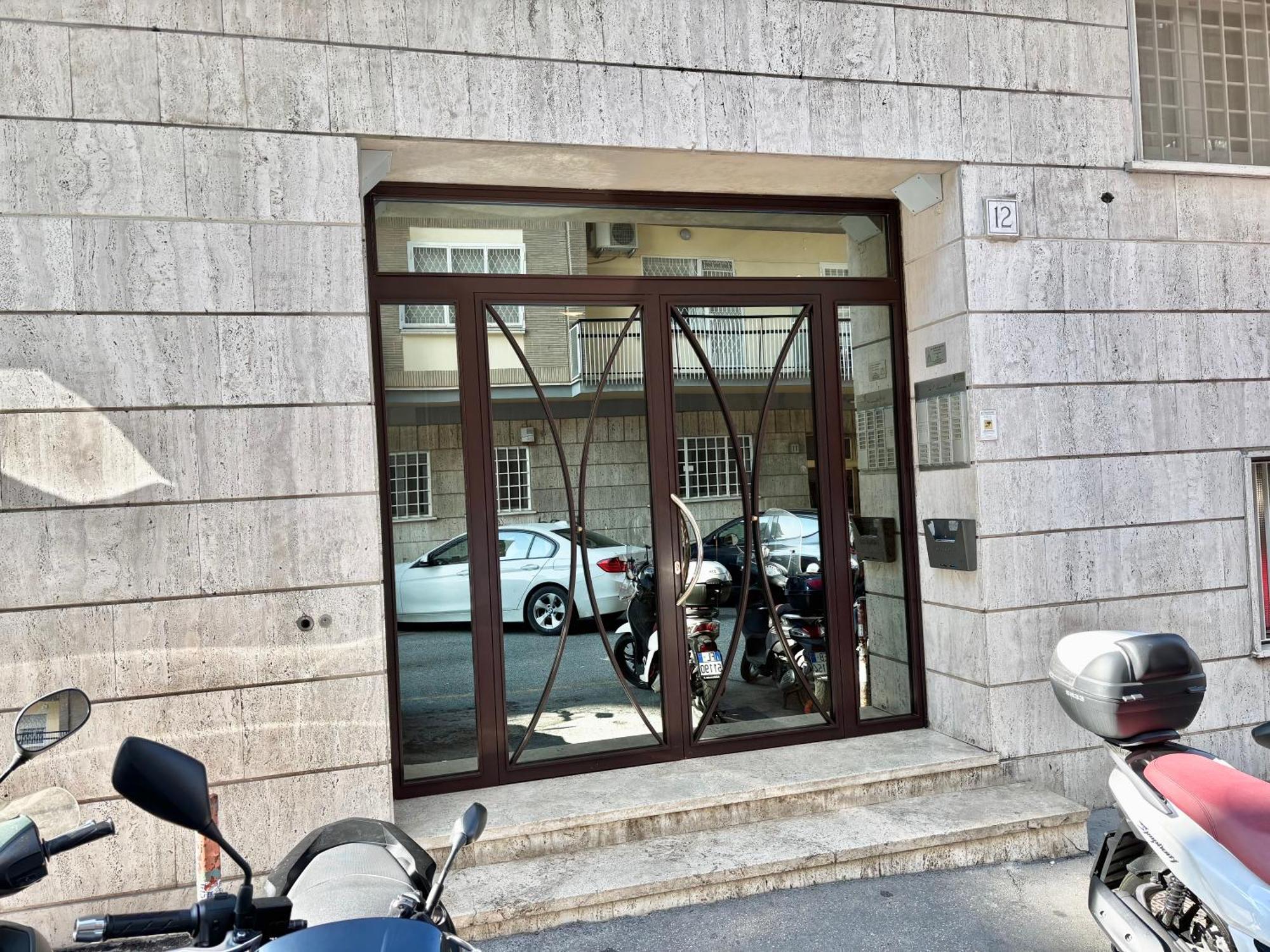 Your At Vatican's Doors Apartment
