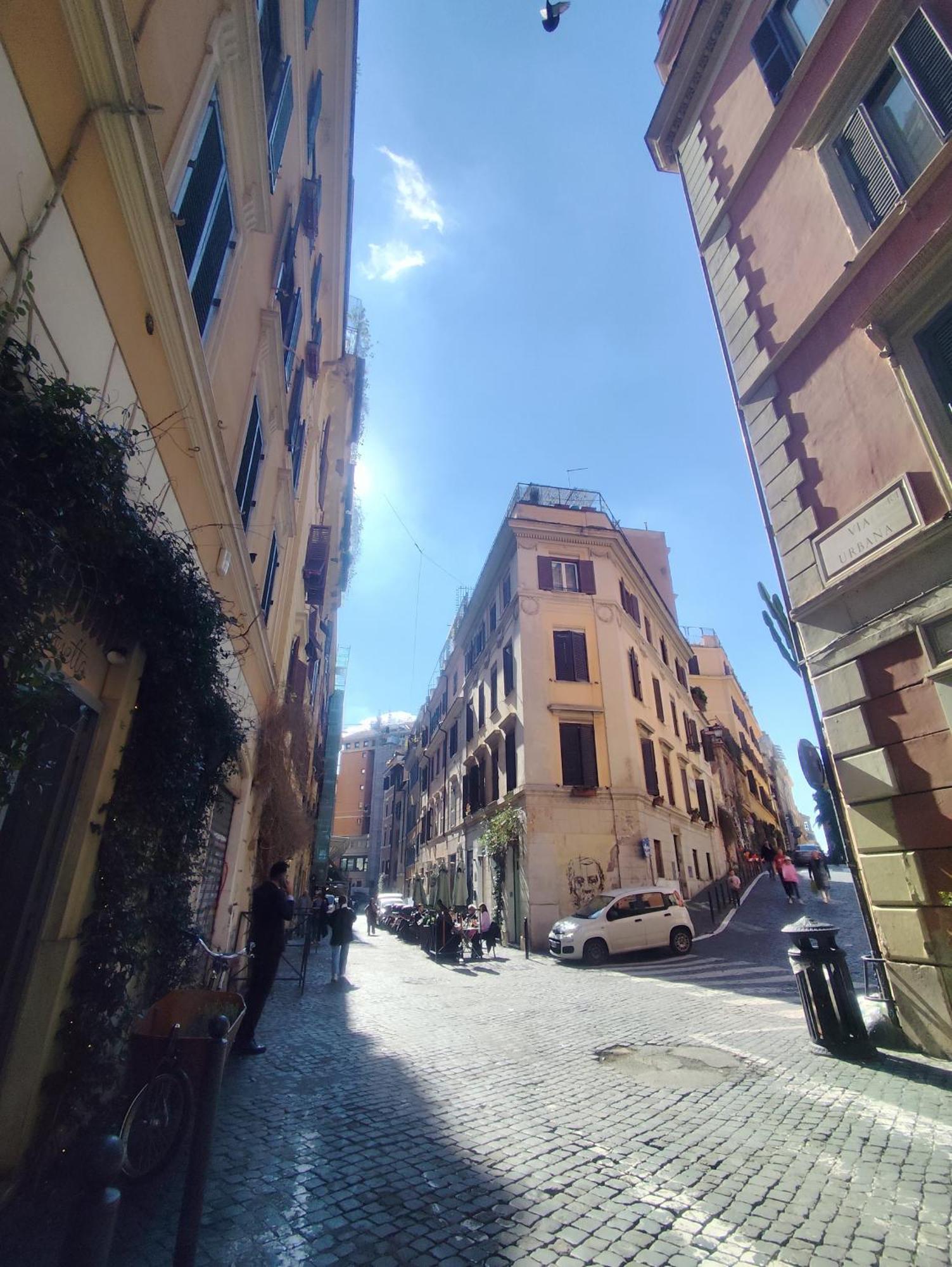 Apartment Colosseum Flat Blue *