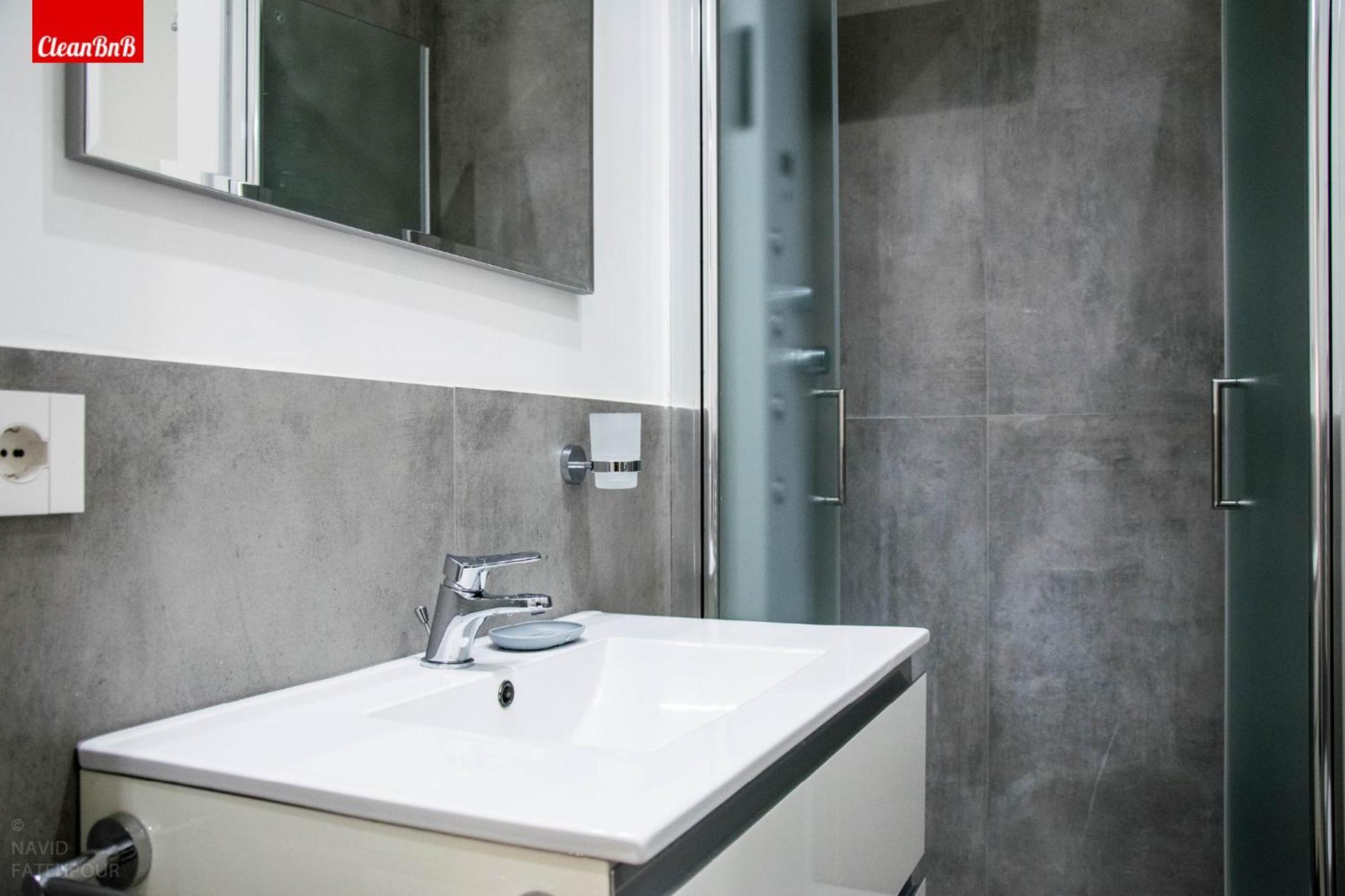 Largo Leopardi Modern *