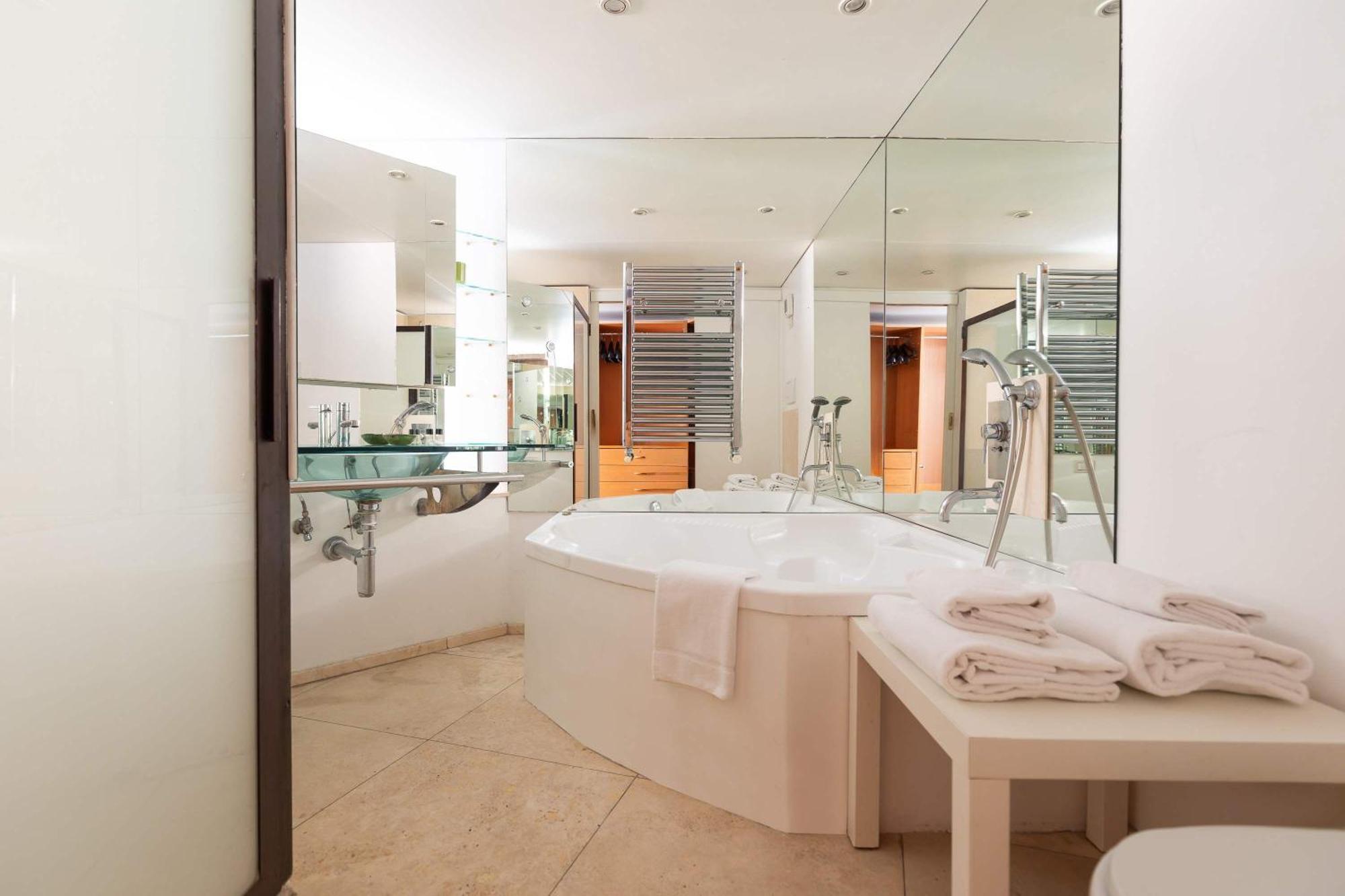 Navona Stylish - Up To 5 People