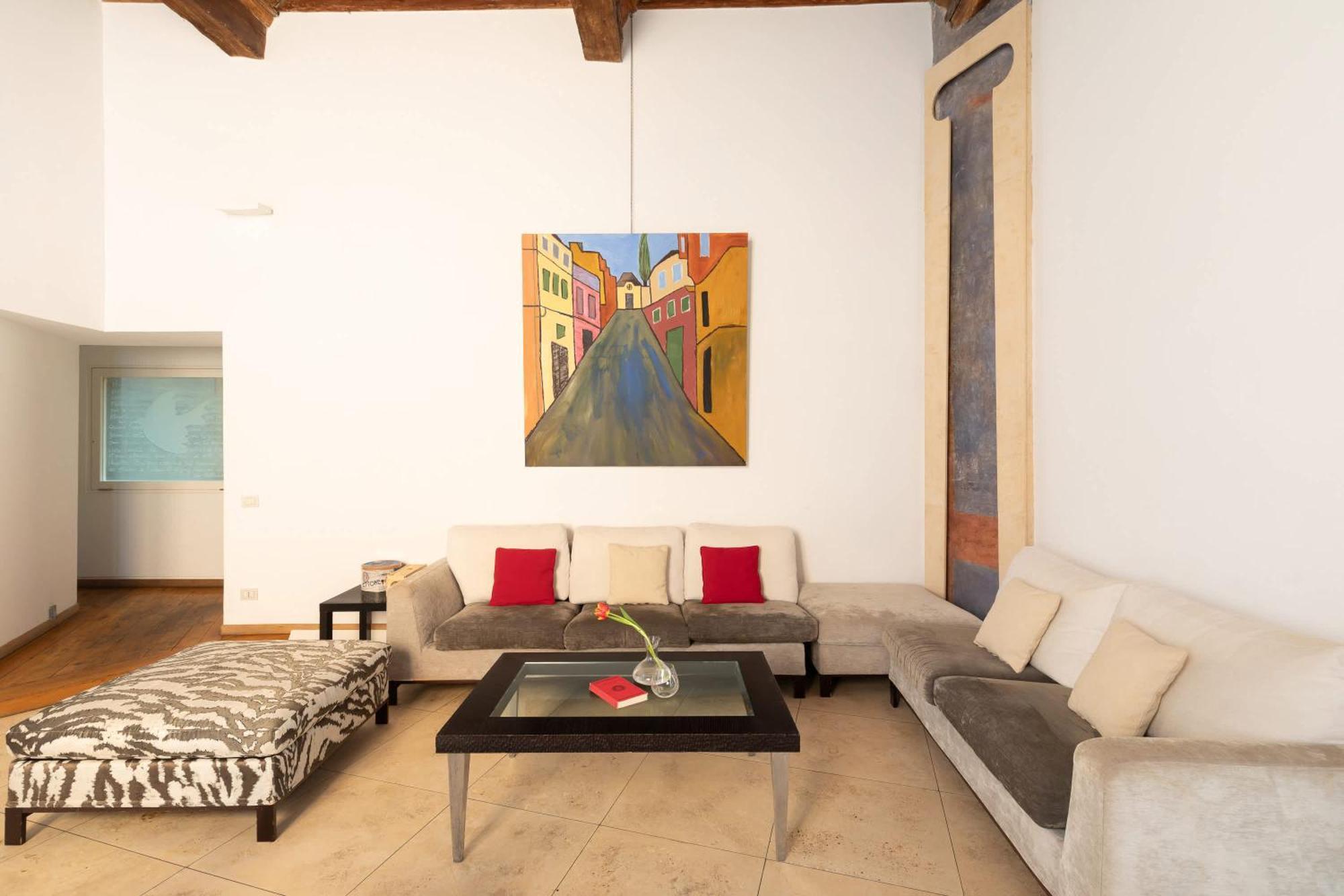 Navona Stylish - Up To 5 People *
