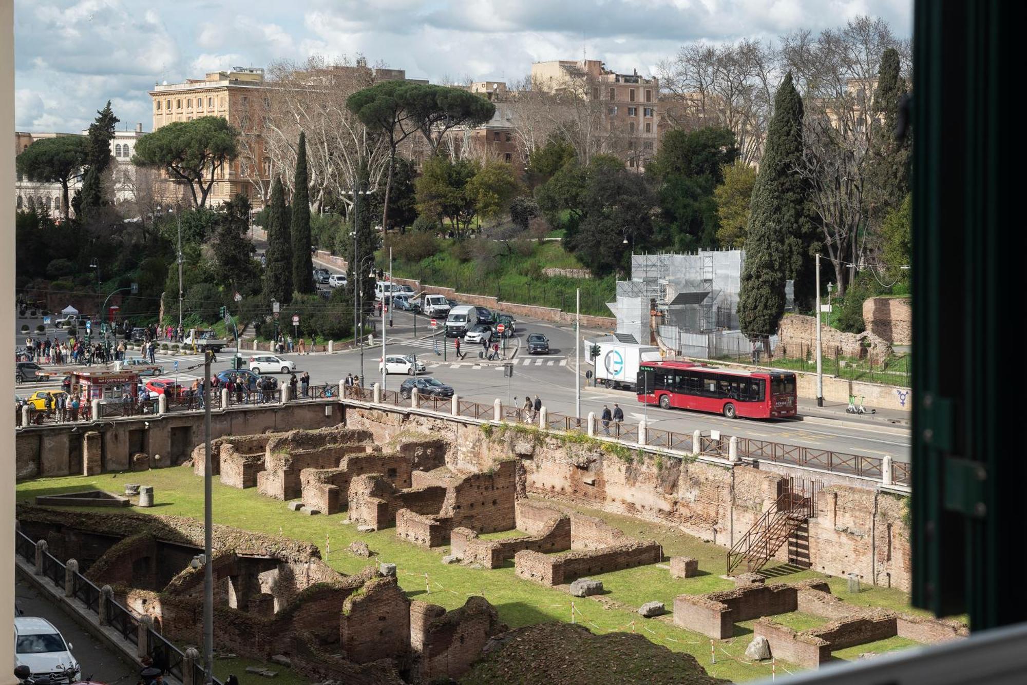 Apartment Alma At Colosseum Luxury Overlooking Colosseo Rome