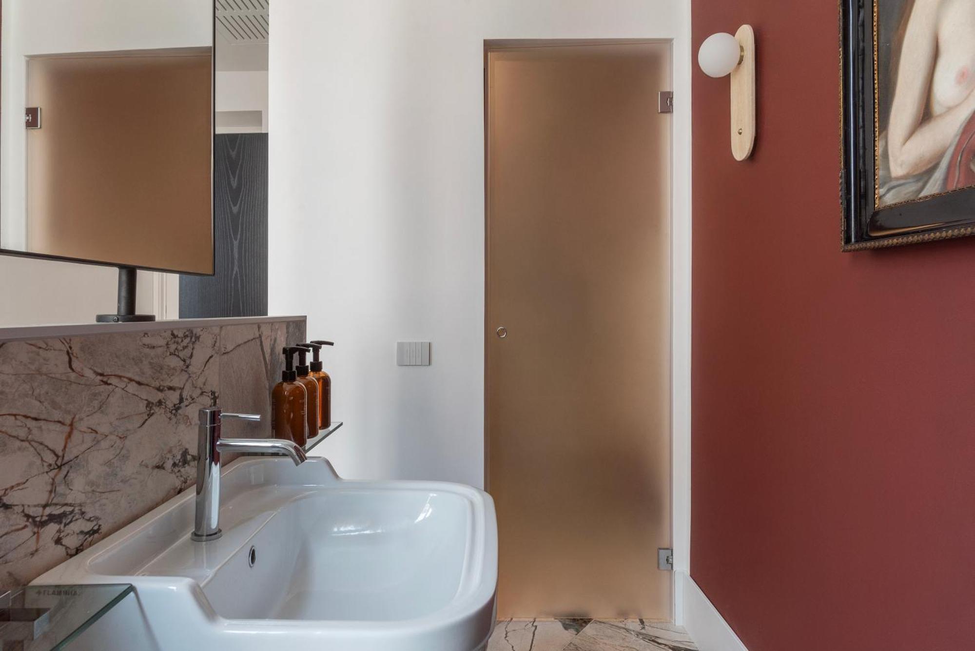 Apartment Alma At Colosseum Luxury Overlooking Colosseo Rome
