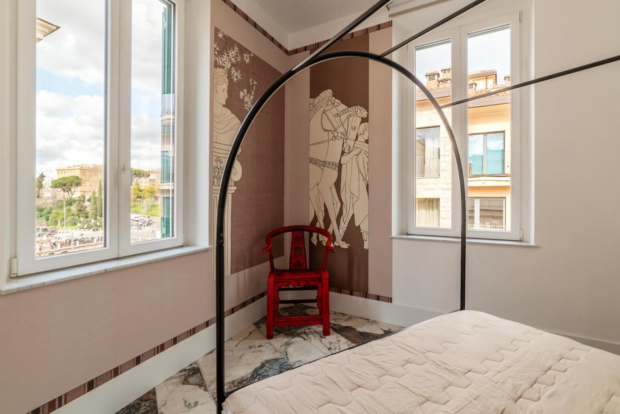 Apartment Alma At Colosseum Luxury Overlooking Colosseo Rome