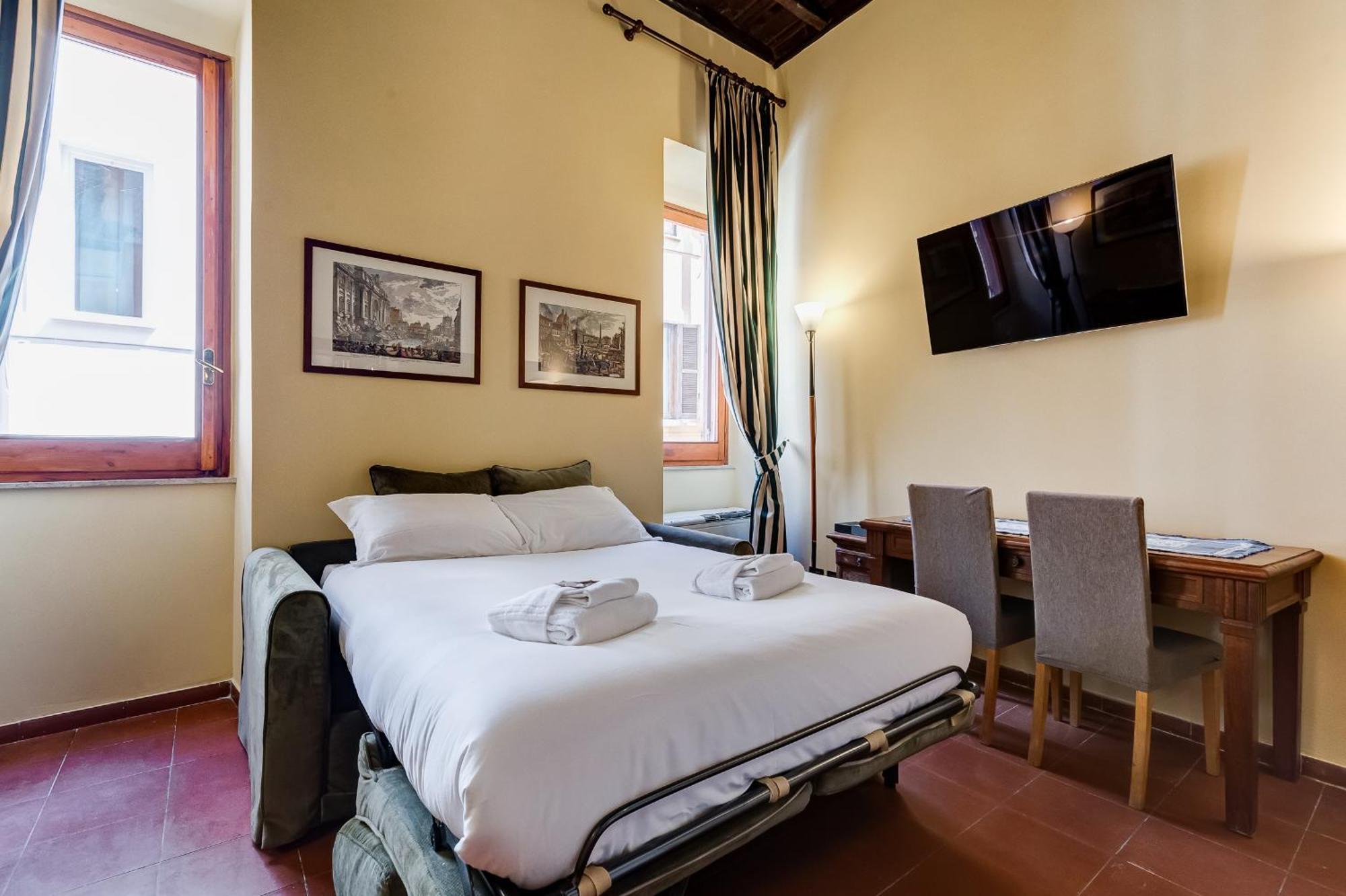 Beautiful Near Piazza Navona Apartment