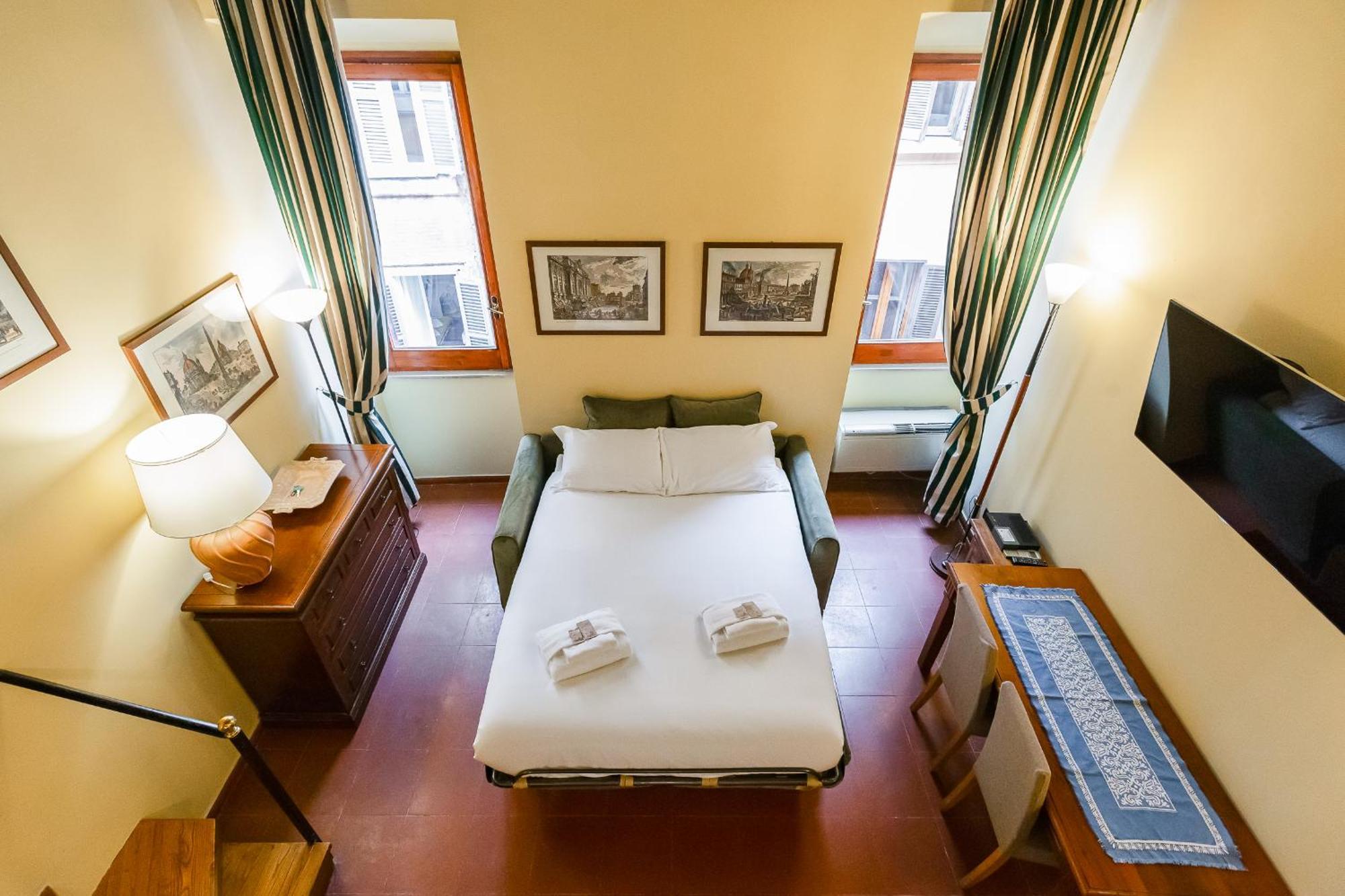 Beautiful Near Piazza Navona Apartment