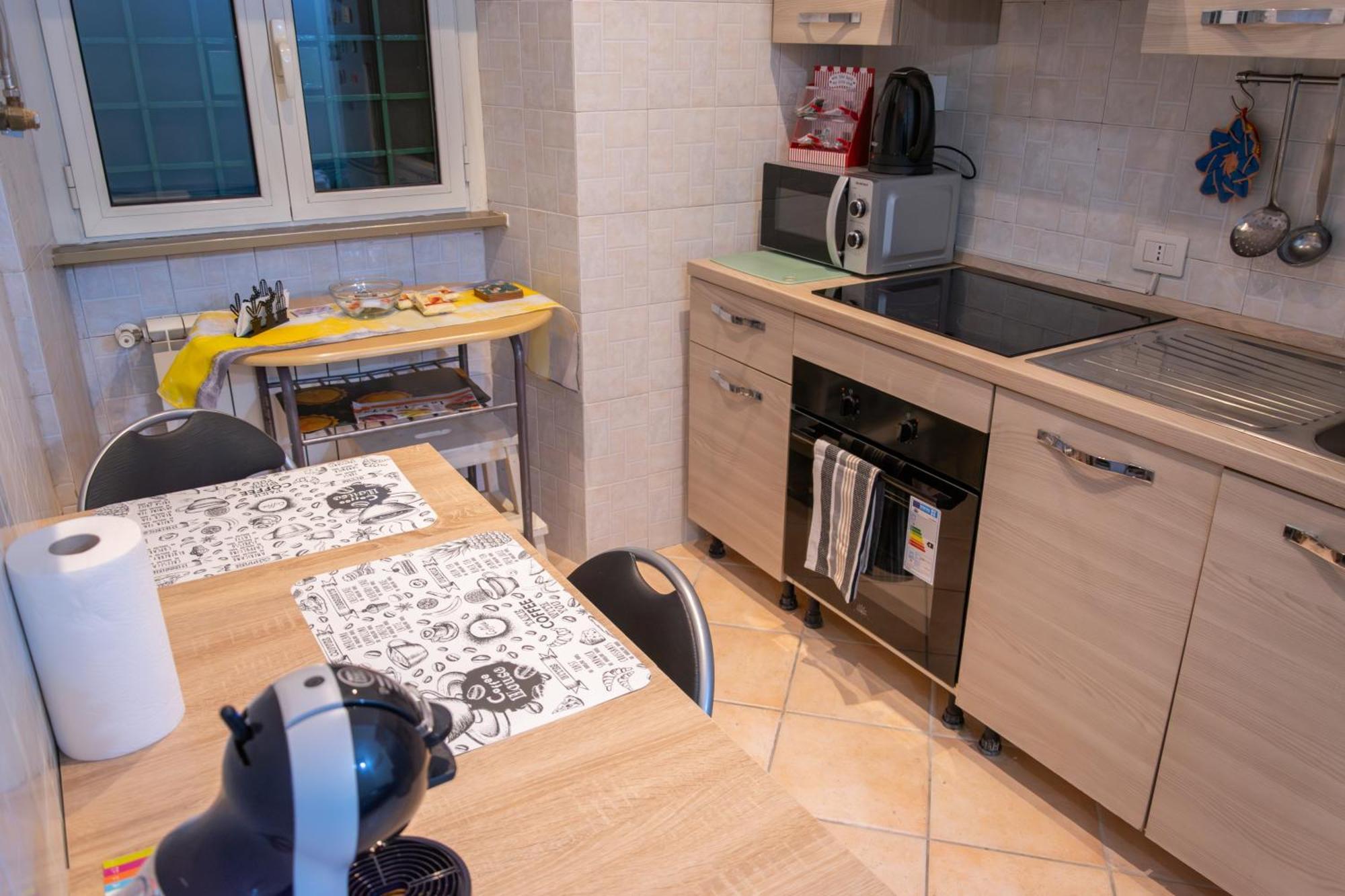 Apartment Casa Di Roberto - Metro E Servizi A Due Passi! Rome