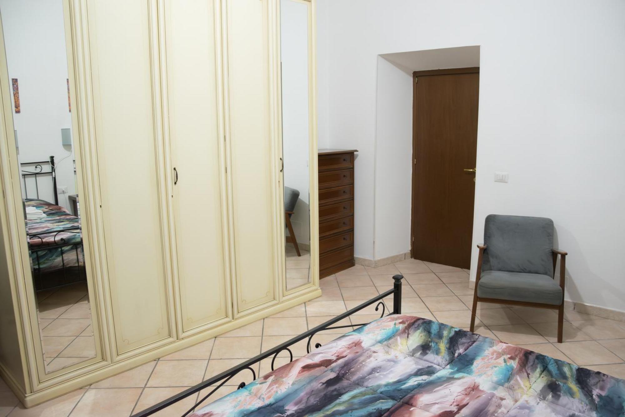 Apartment Casa Di Roberto - Metro E Servizi A Due Passi! *