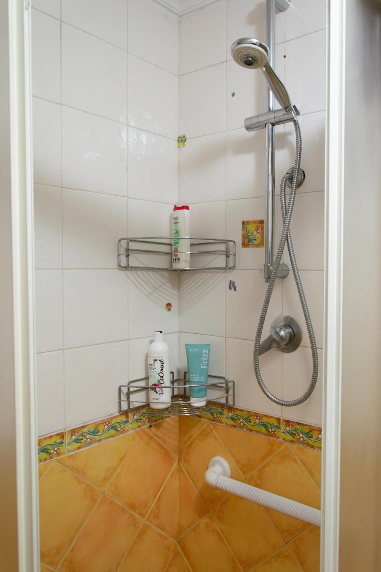 Apartment Casa Di Roberto - Metro E Servizi A Due Passi! Rome