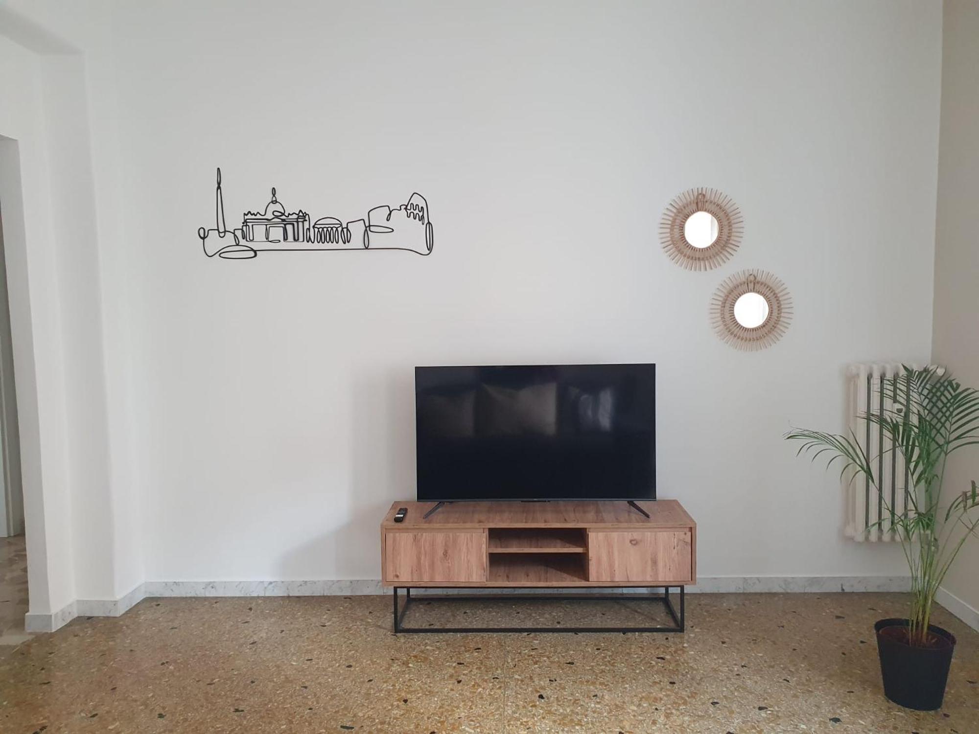Casakico Elegante 2-bdr Metro 10 Min Colosseo Apartment Rome