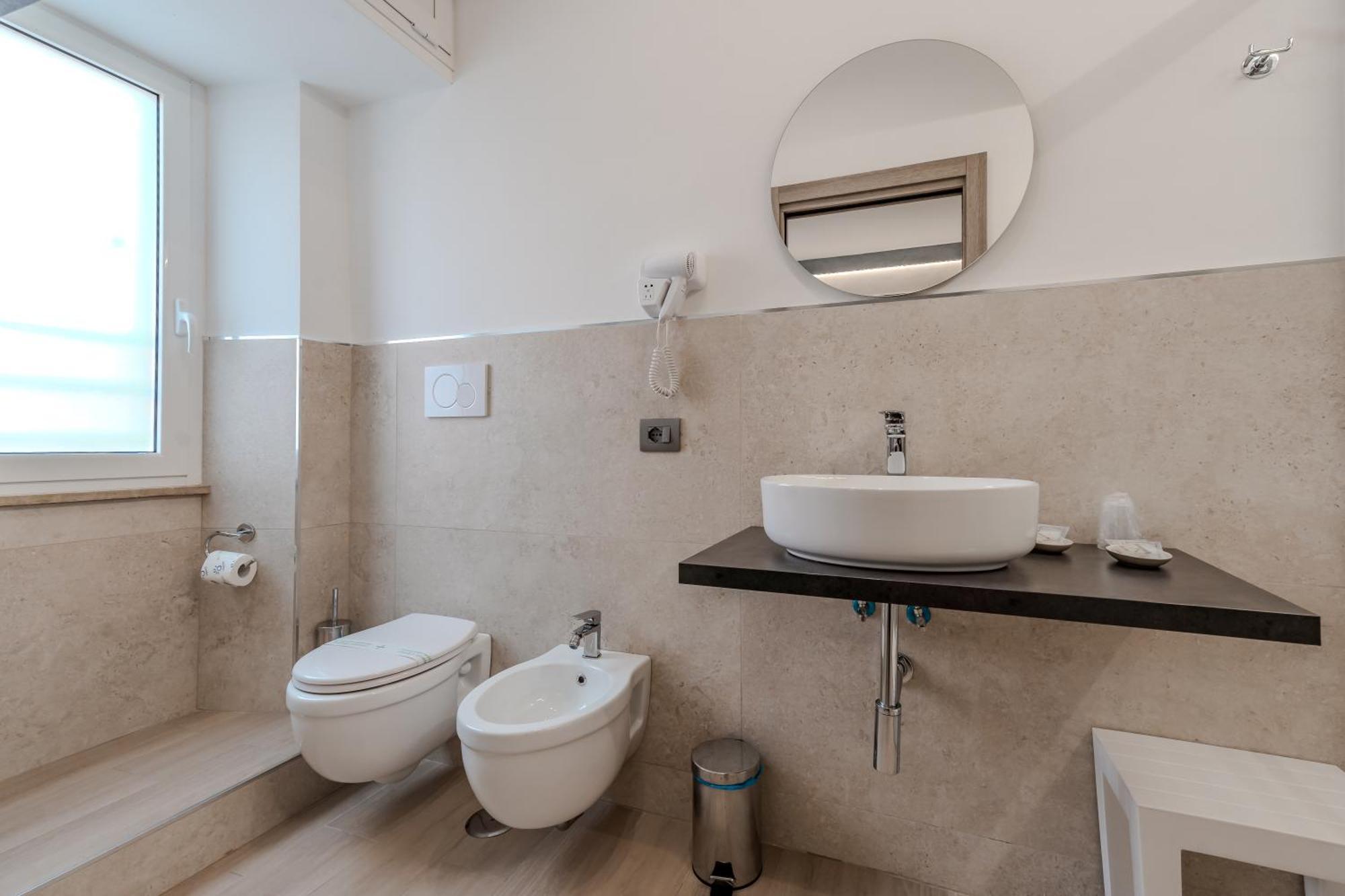 Domus Aeterna - Re Di Guest house *