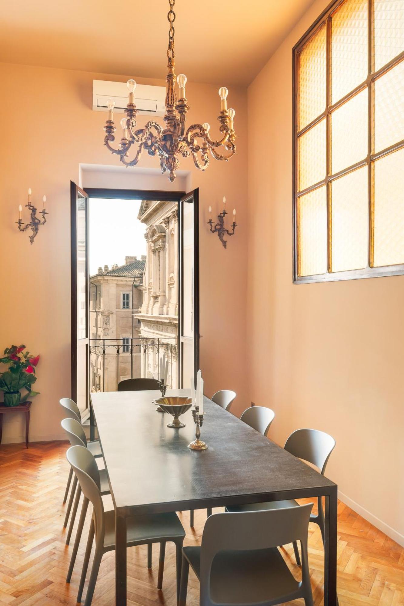 Casa Maestro, A Burghesius Rome