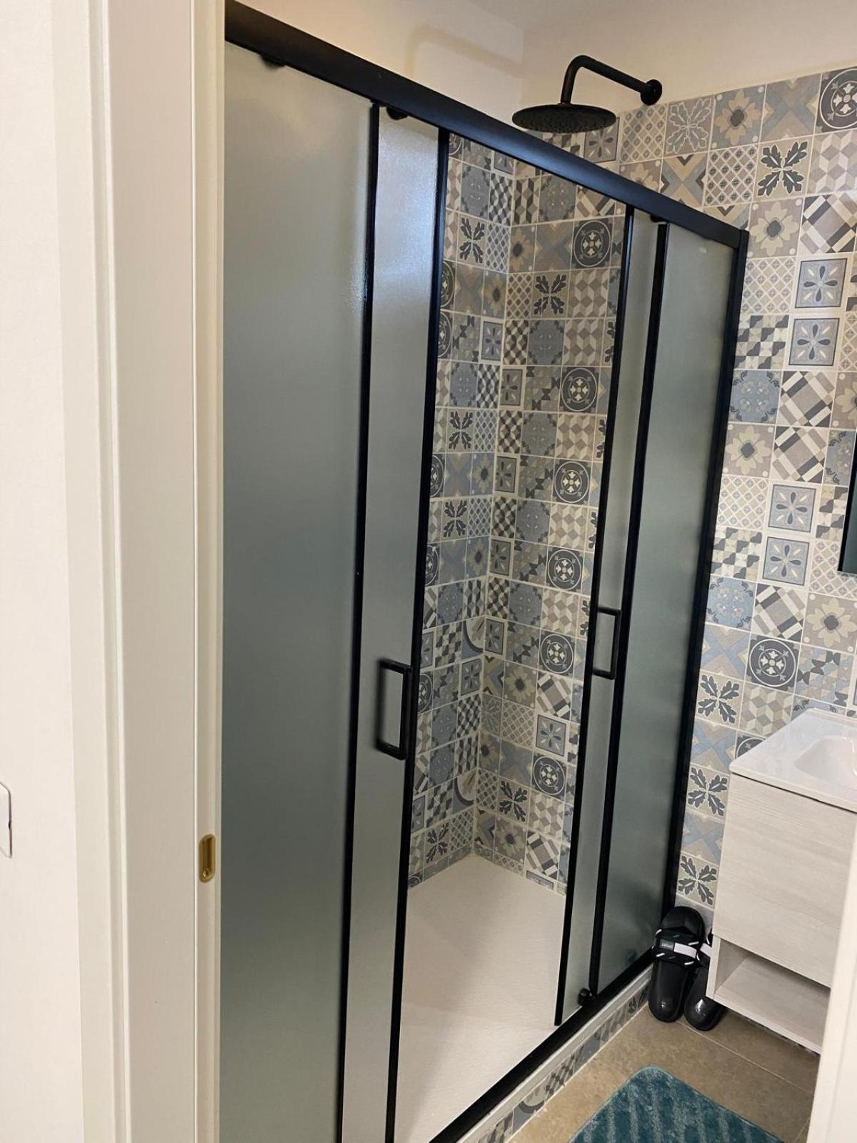 Guest house Youroominrome *