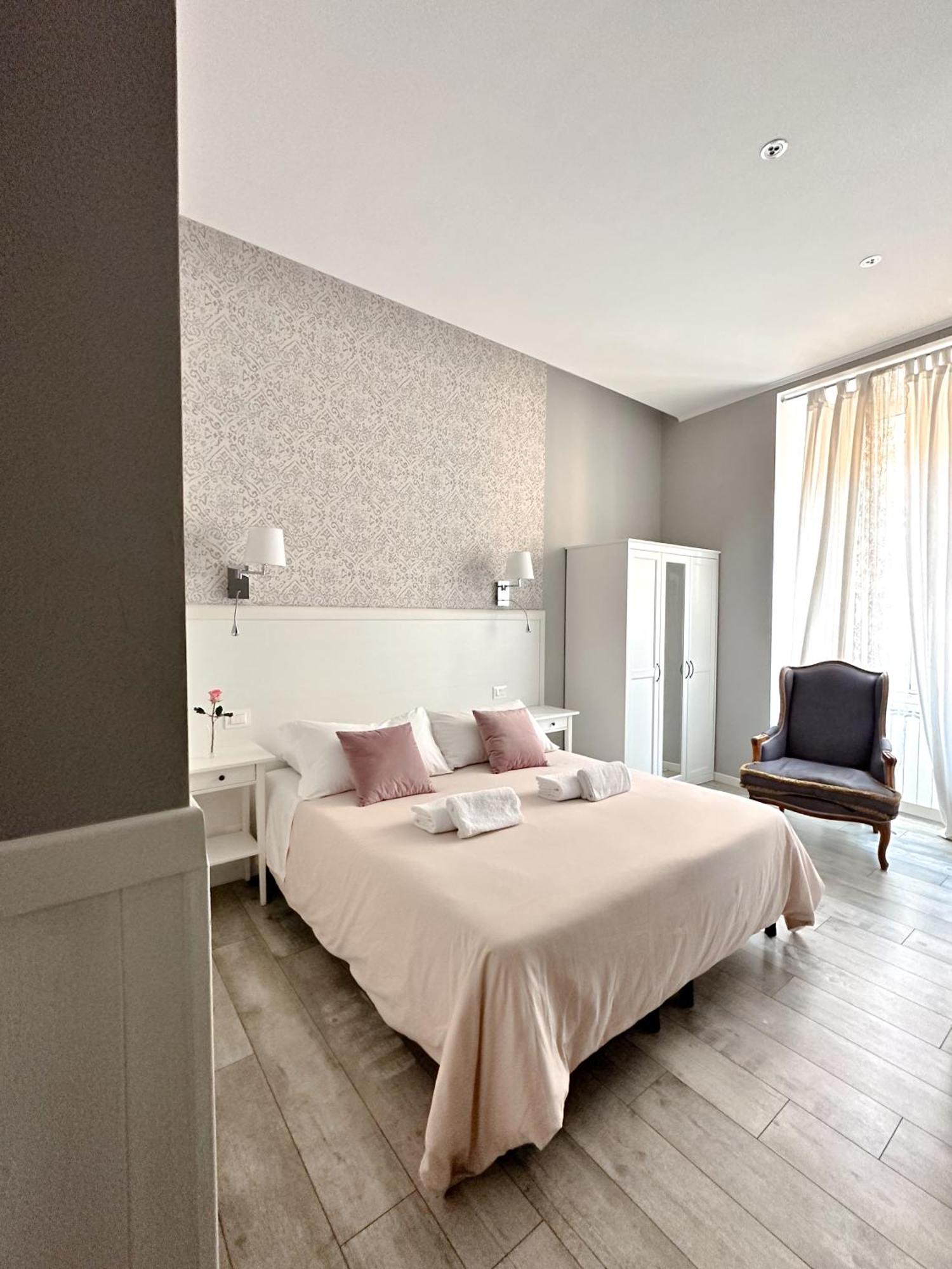 Bed And 2* Rome