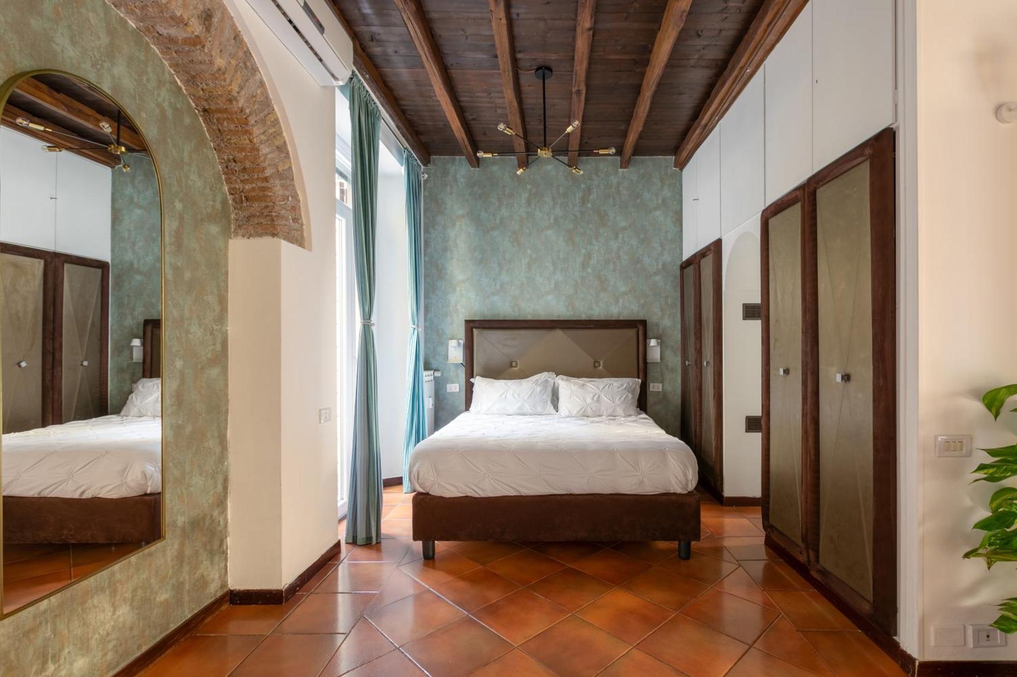 Quiet Trevi Fountain With Patio And Backyard Apartment Rome