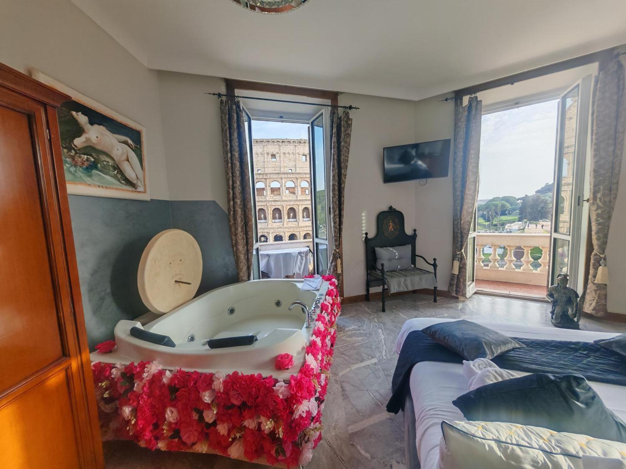 View Colosseo From Jacuzzi