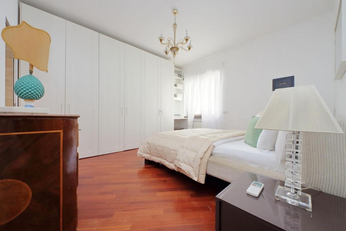 Residenza Belvedere Luxuryaparment-pool&balcony-jacuzzi-aircond-wifi * Rome