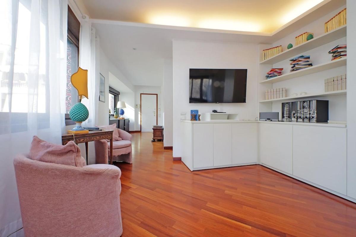 Apartment Residenza Belvedere Luxuryaparment-pool&balcony-jacuzzi-aircond-wifi Rome