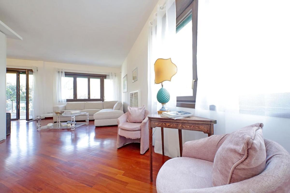 Residenza Belvedere Luxuryaparment-pool&balcony-jacuzzi-aircond-wifi * Rome