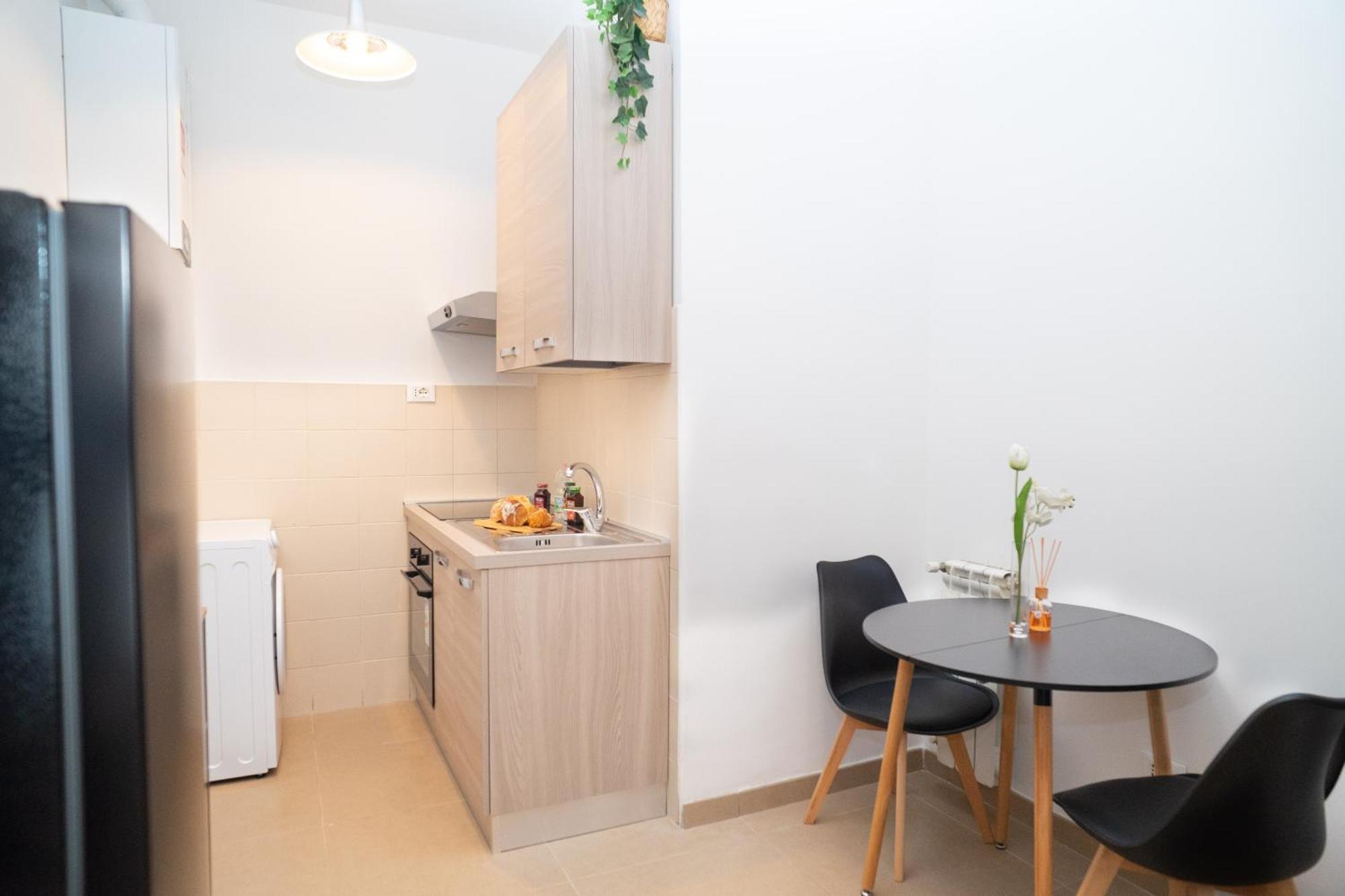 Apartment Modern Two-room For 2, 20 Minutes From Termini