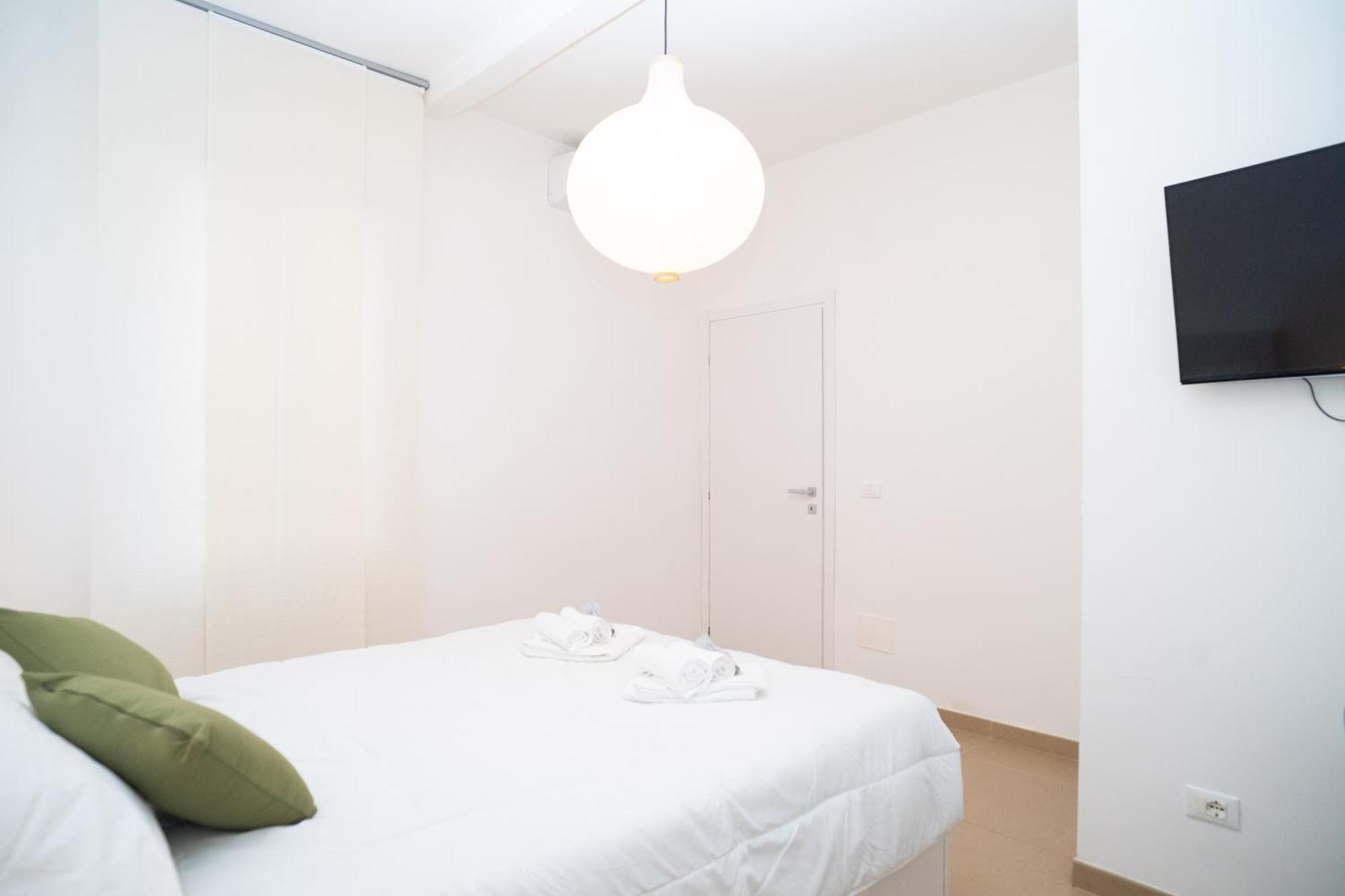 Modern Two-room For 2, 20 Minutes From Termini Apartment *