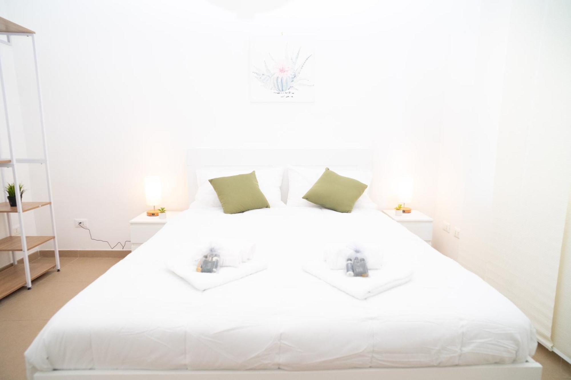 Apartment Modern Two-room For 2, 20 Minutes From Termini Rome