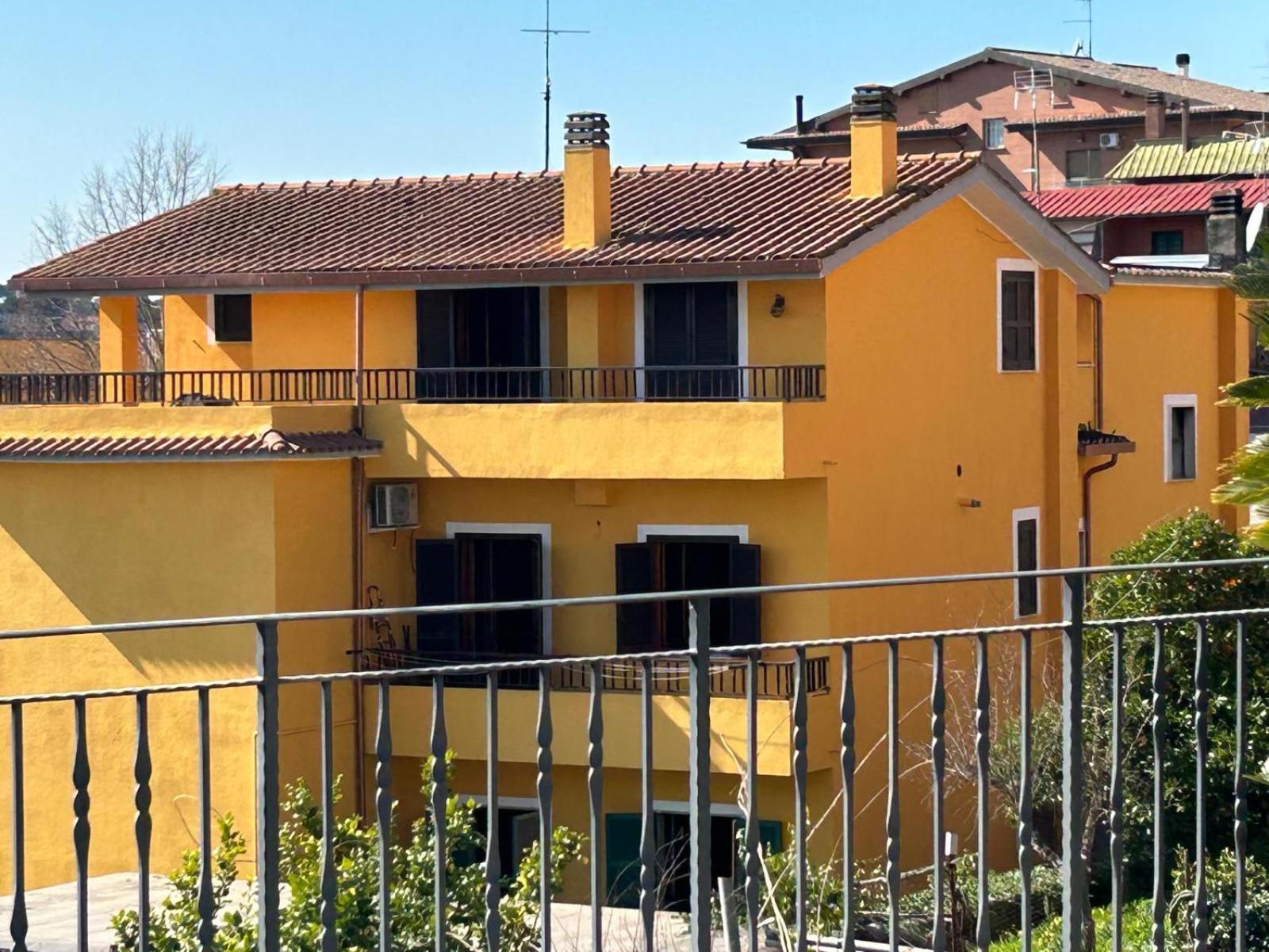 Grande Su Due Livelli Con Terrazza *