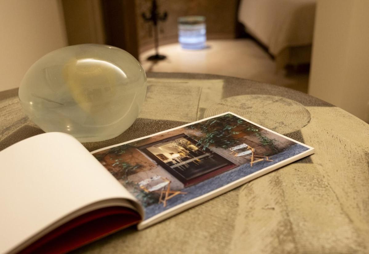 Sinopia Gallery - Sleep On Art Apartment *
