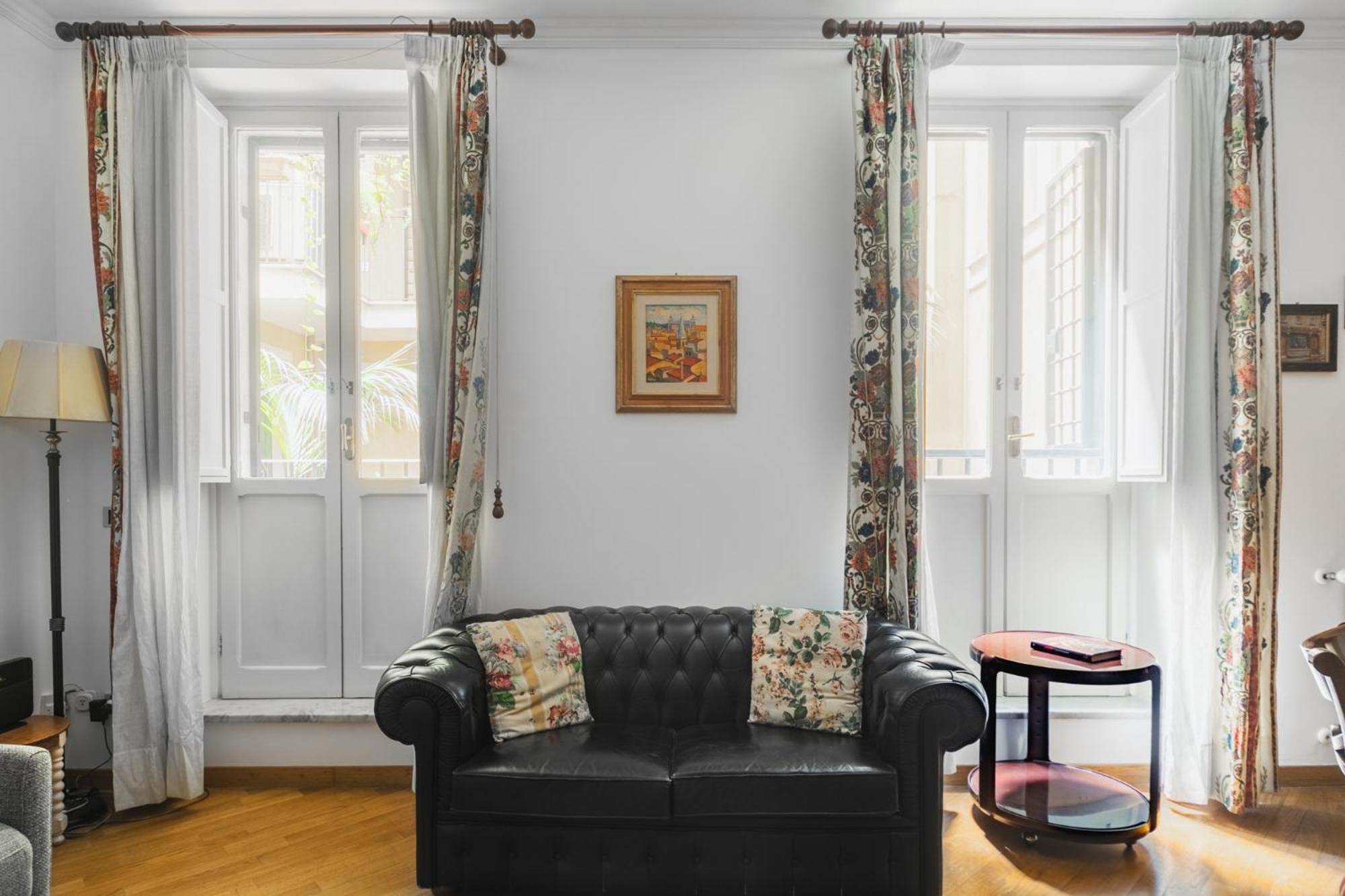 Colosseum Monti Large Flat Apartment Rome