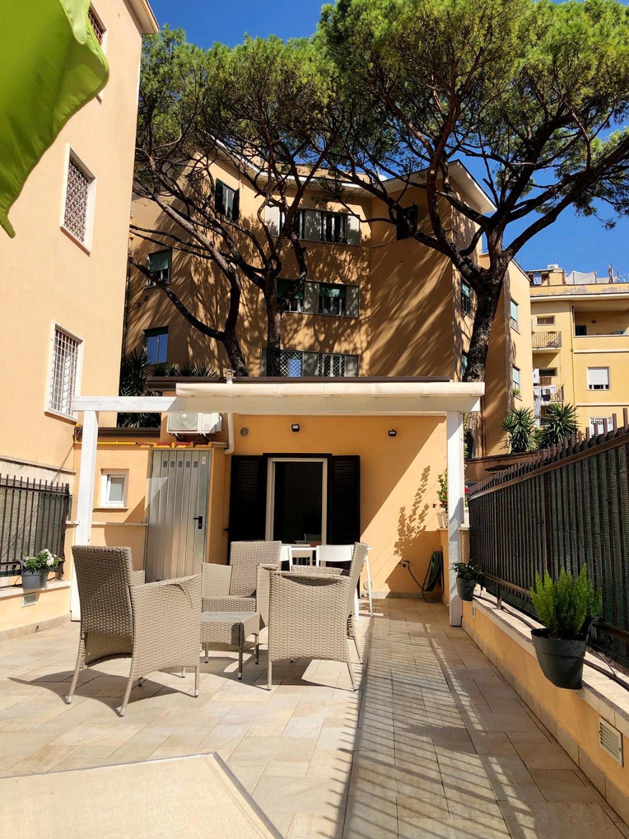 Wonderful Little Gem With A Large Private Terrace! * Roma