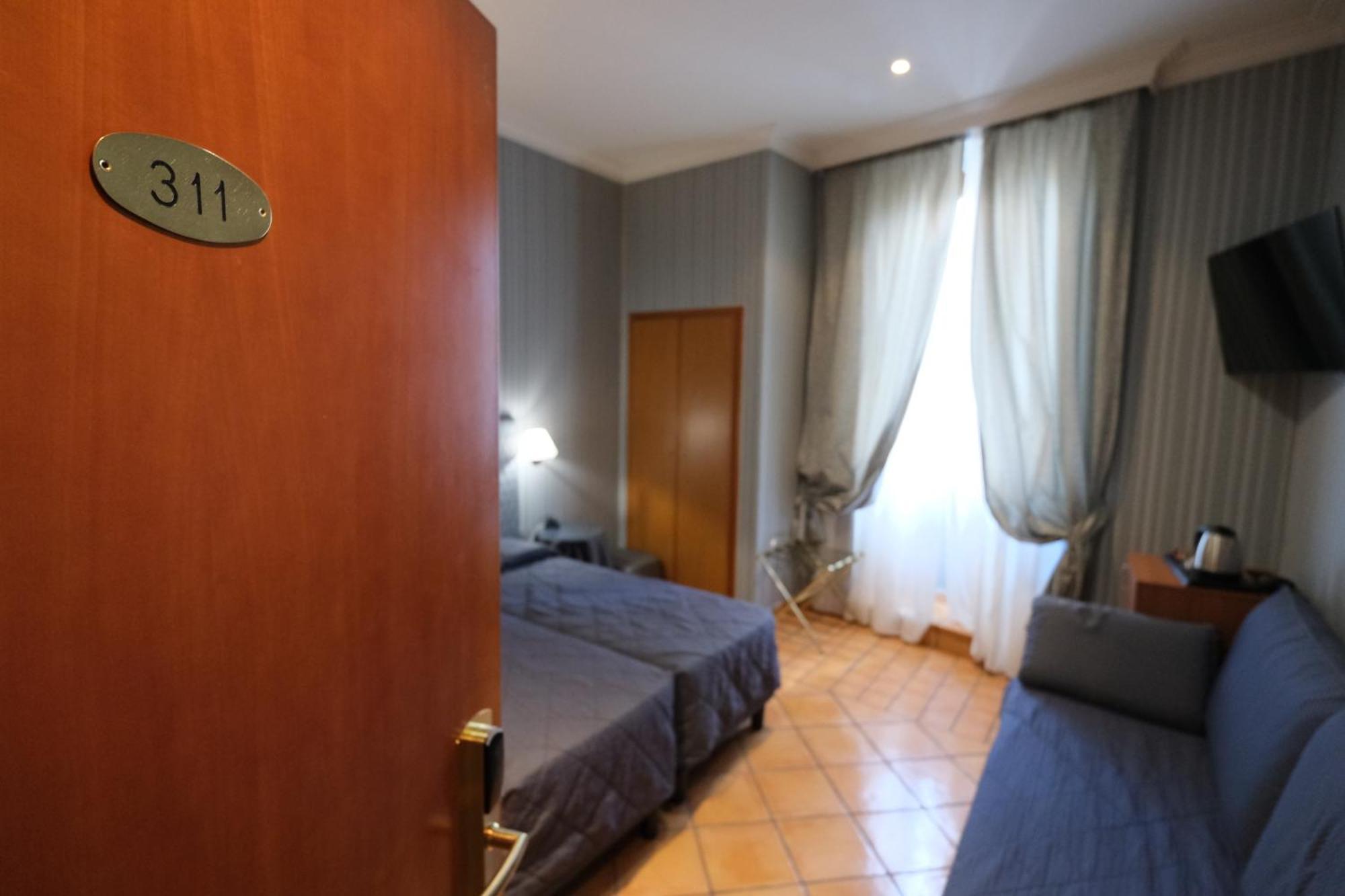 Lirico Hotel 3*