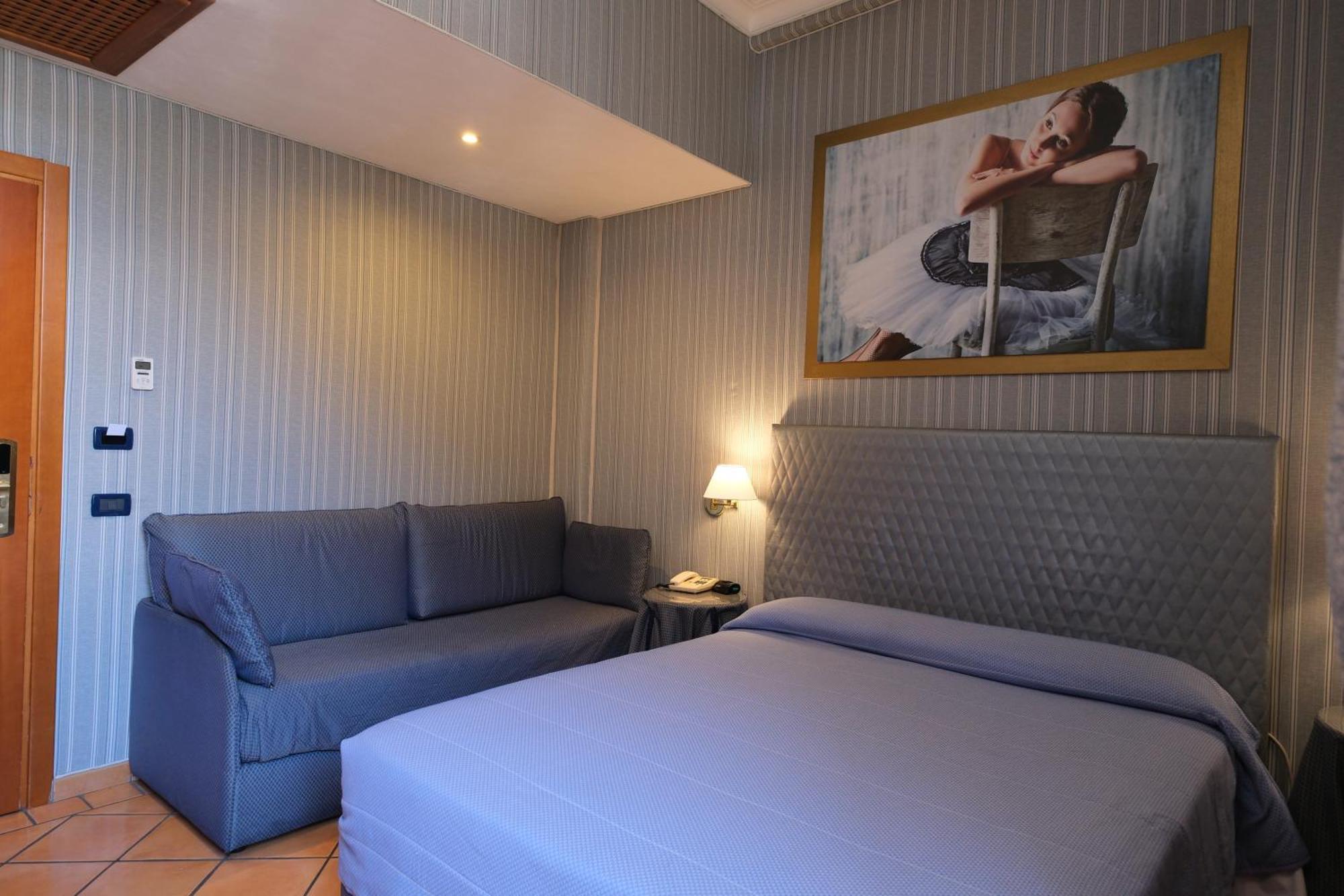 Hotel Lirico 3*