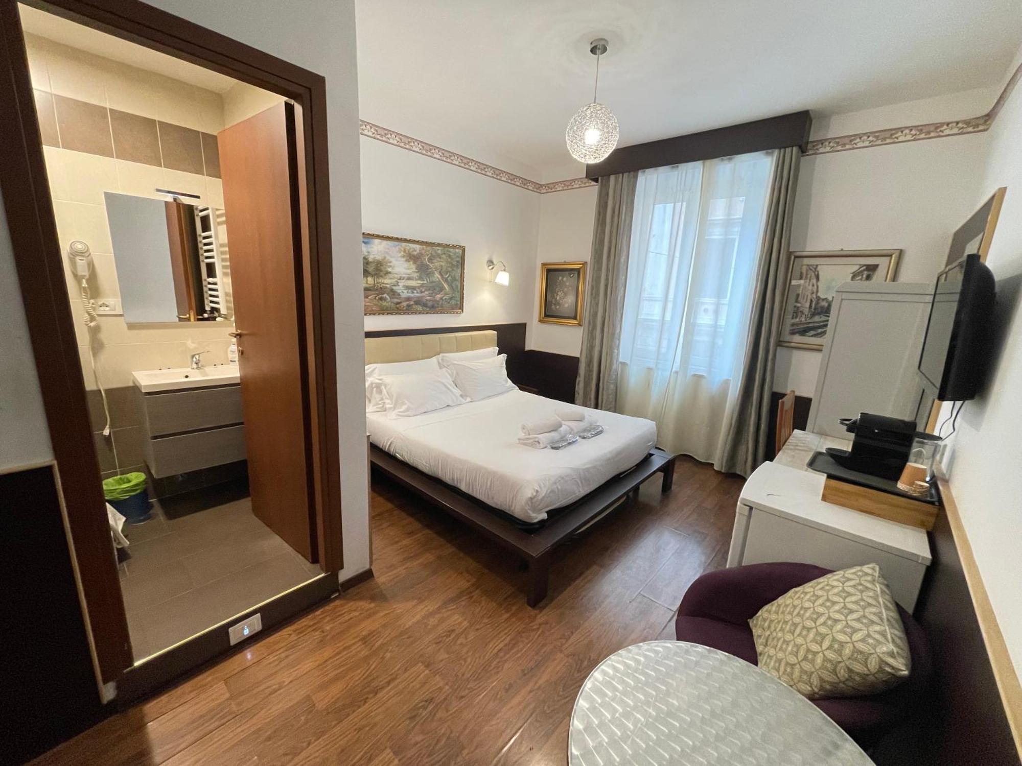 Guest house Gold House *